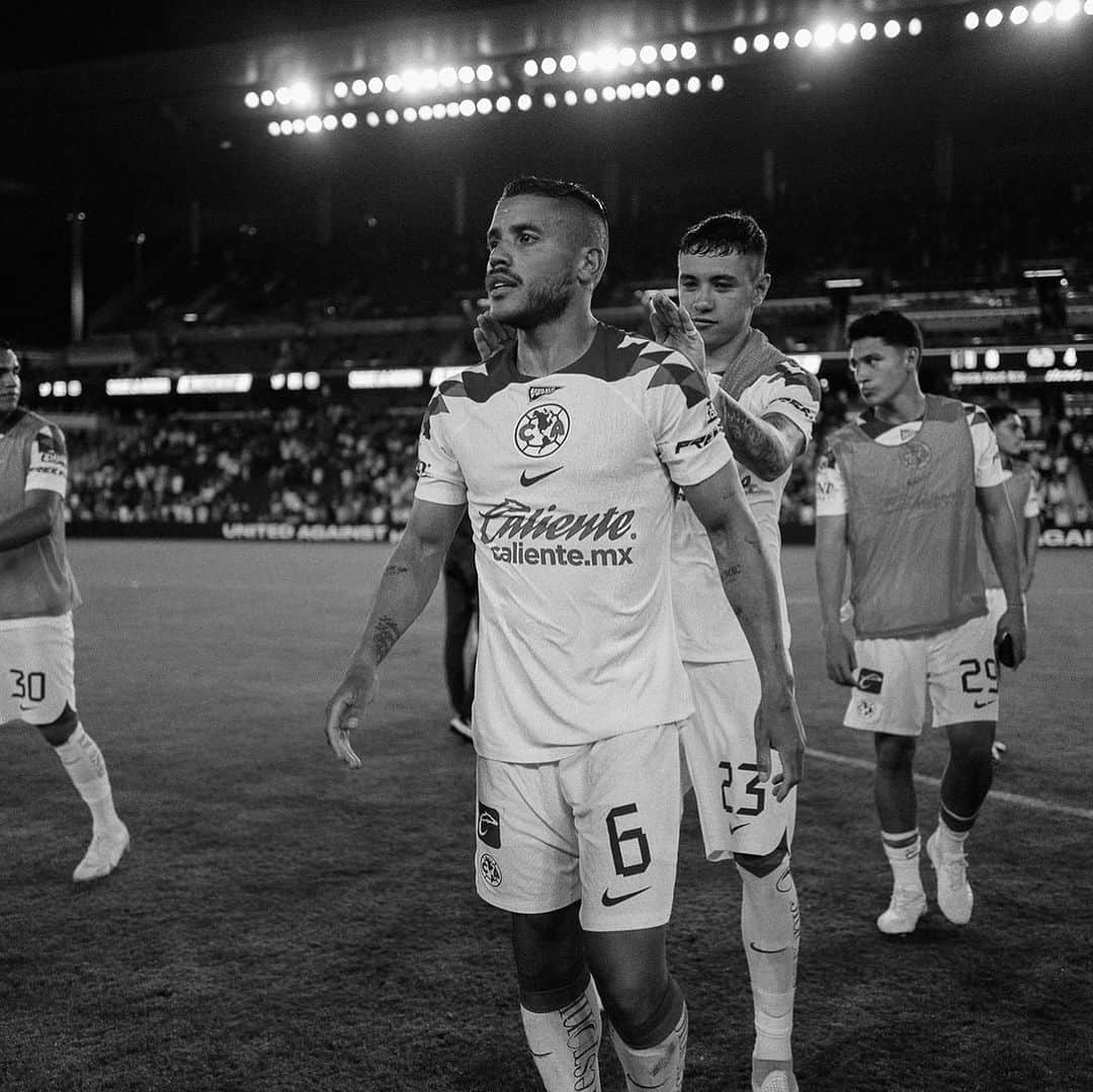 ジョナタン・ドス・サントスのインスタグラム：「Game day 🦅 Vamos Águilas!」