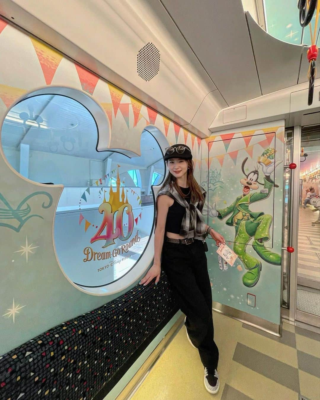 森下真依のインスタグラム：「🚈🩵　  #ディズニー #ディズニーリゾート #ディズニーリゾートライン」