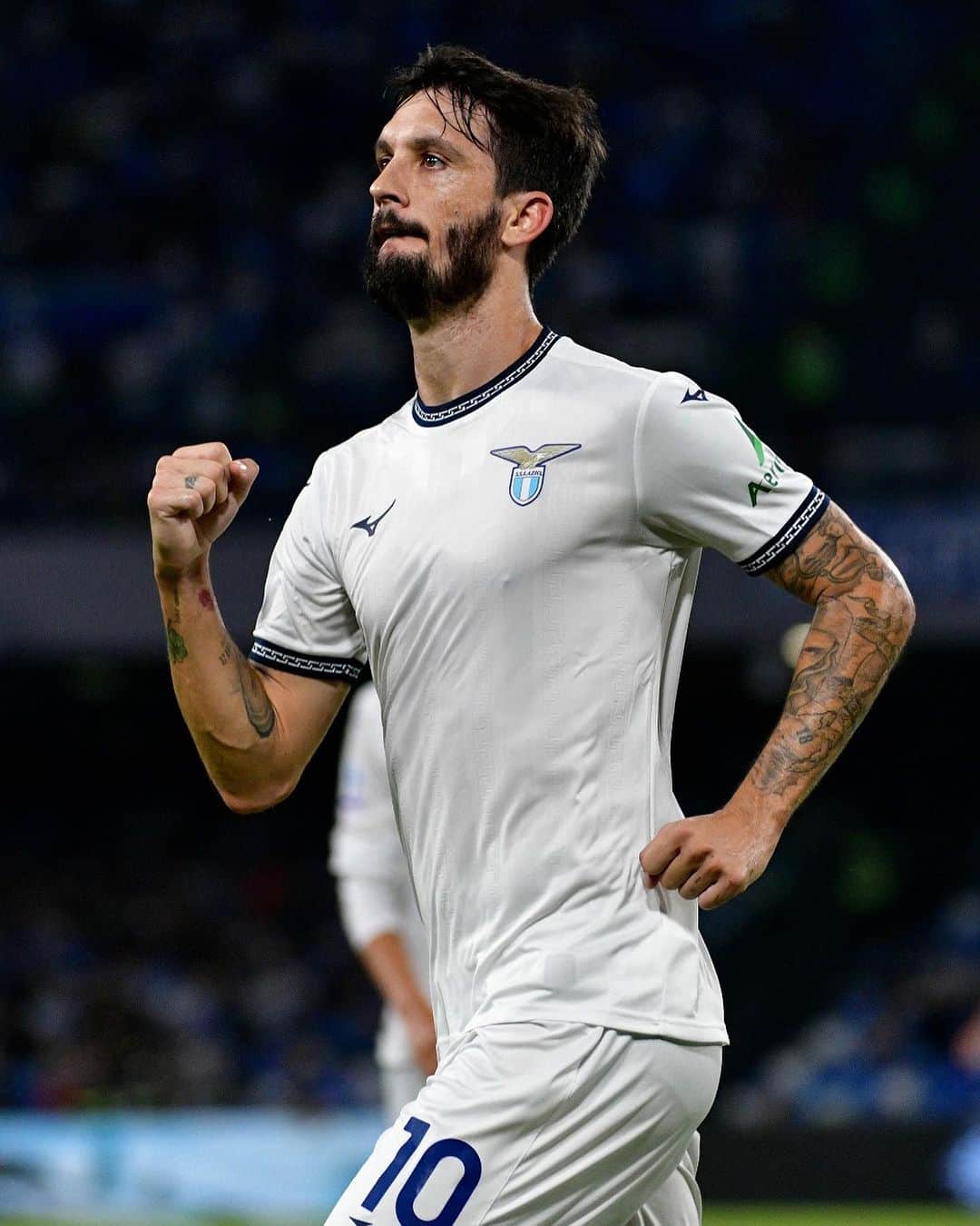 ルイス・アルベルトのインスタグラム：「Partita difficilissima, ma grazie al grande sforzo di tutta la squadra torniamo a casa con tre punti molto complicati 🦅 #CMonEagles 🎯 #NapoliLazio」
