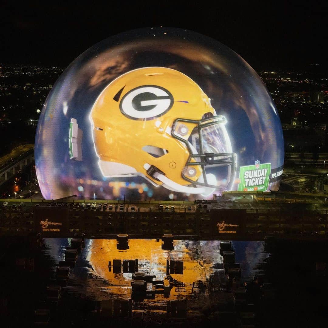 YouTubeのインスタグラム：「touched down in vegas 👀🏈」
