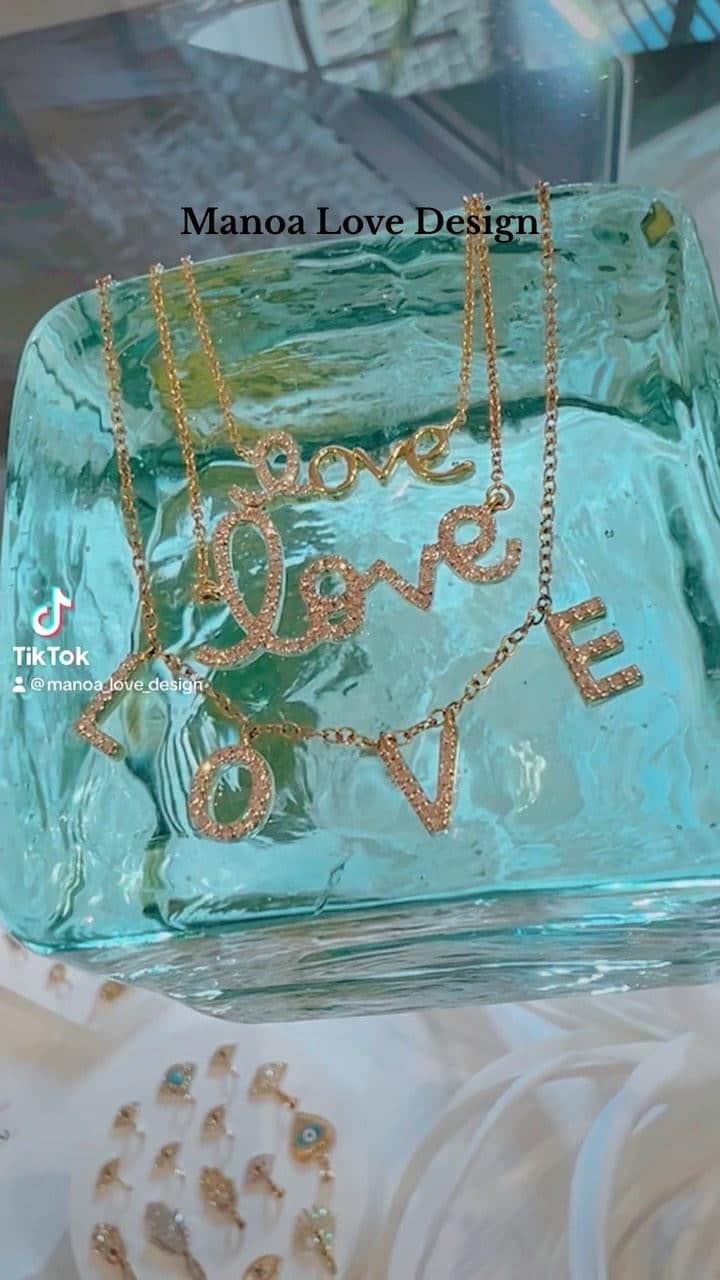 Manoa Love Design Hawaiiのインスタグラム：「Te Amo🩷Diamond Love Love Love✨  #manoalovedesign #manoa#love#teamo #lovenecklace #diamondlove #customjewelry #waikiki#waikikibeach#hawaiivacation #iloveyou#loveislove #honoluluhawaii #808state    #マノアラブデザイン #ラブ#ワイキキ#ネームネックレス」