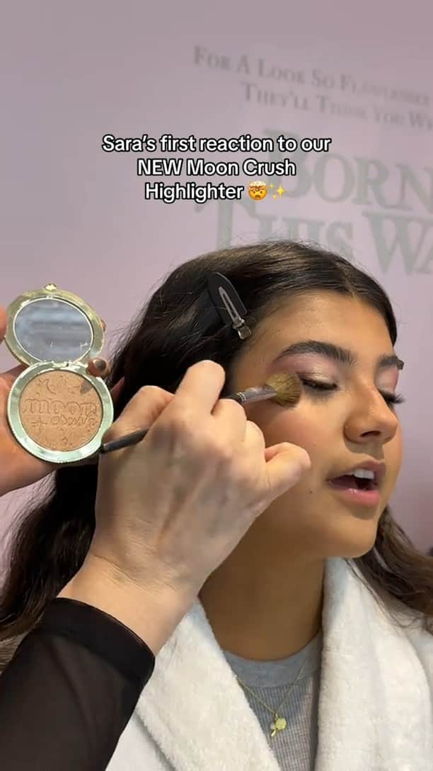 Too Facedのインスタグラム：「Creative Director in Residence @saraecheagaray was SHOOK when she first tried our Moon Crush Highlighter! 🤯🌟‼️ Have you tried it yet?! 😉✨ #toofaced #tfcrueltyfree」