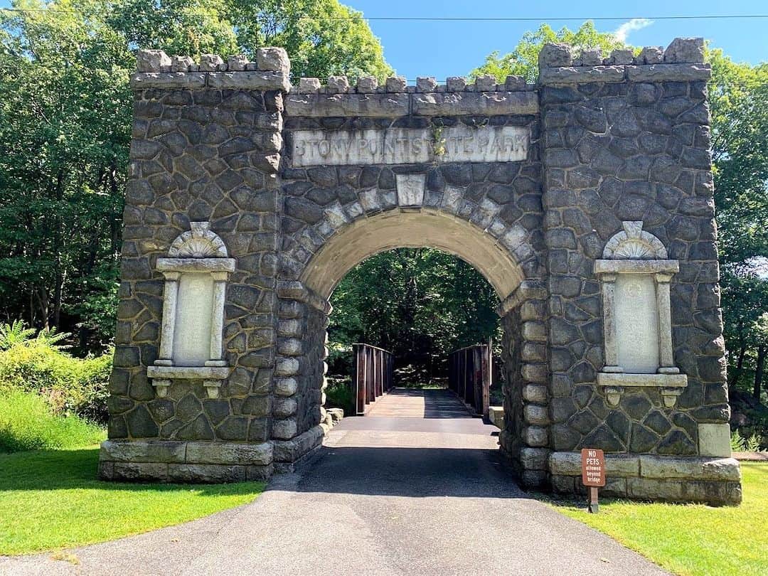 デイビーボーイ・スミス・ジュニアのインスタグラム：「Piece of history right here. 🏰🤩 🧙‍♂️」