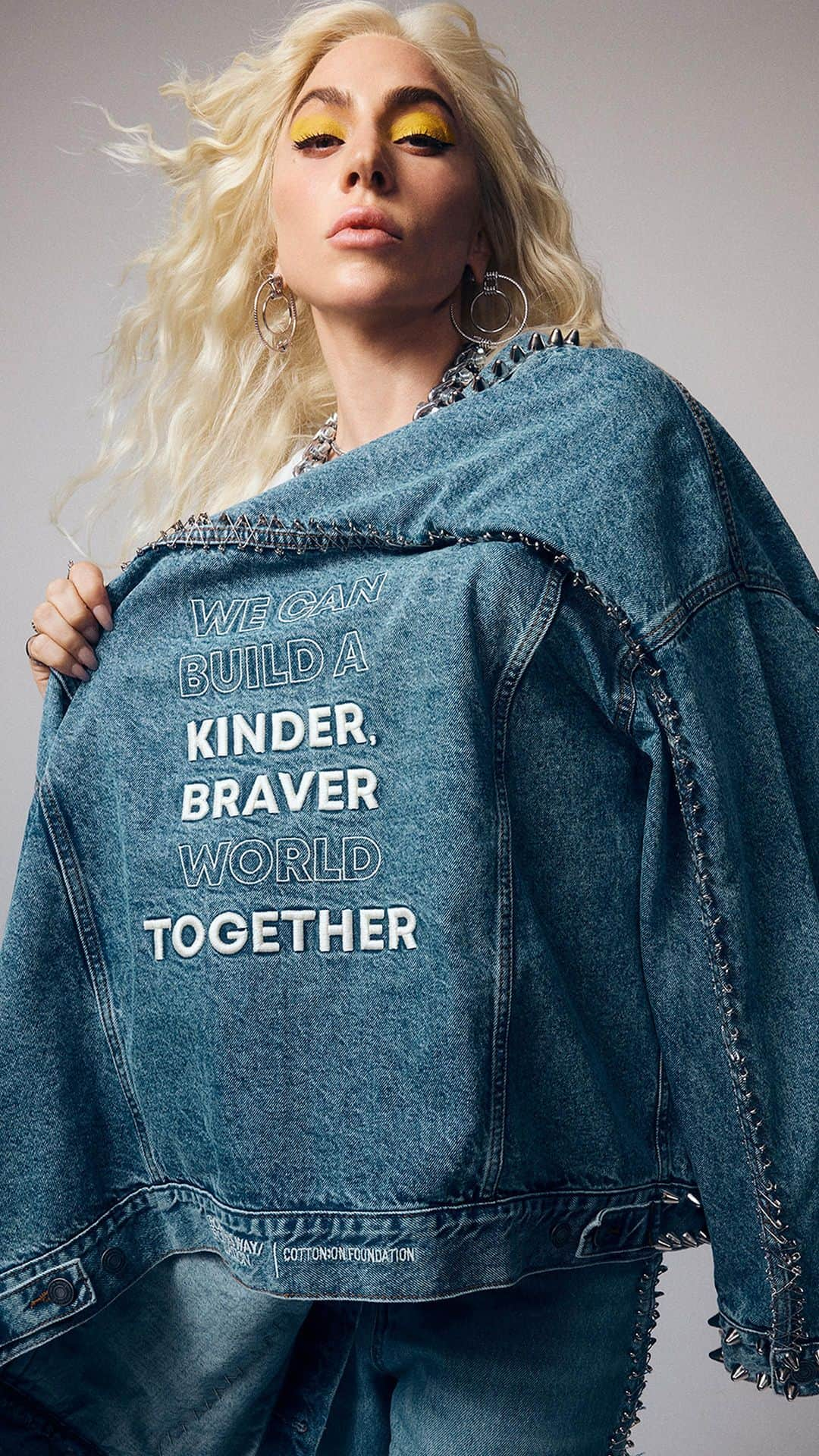 レディー・ガガのインスタグラム：「I am so excited that @btwfoundation and @cottononfoundation are teaming up for global mental health to build a kinder and braver world 🌎❤️ From now until October 10, 100% of net proceeds from Cotton On Foundation products & donations will support Born This Way Foundation in sharing mental health resources and inspiring kind action. Visit cottonon.com or Cotton On stores to learn more. 💕 #btwfxcof」