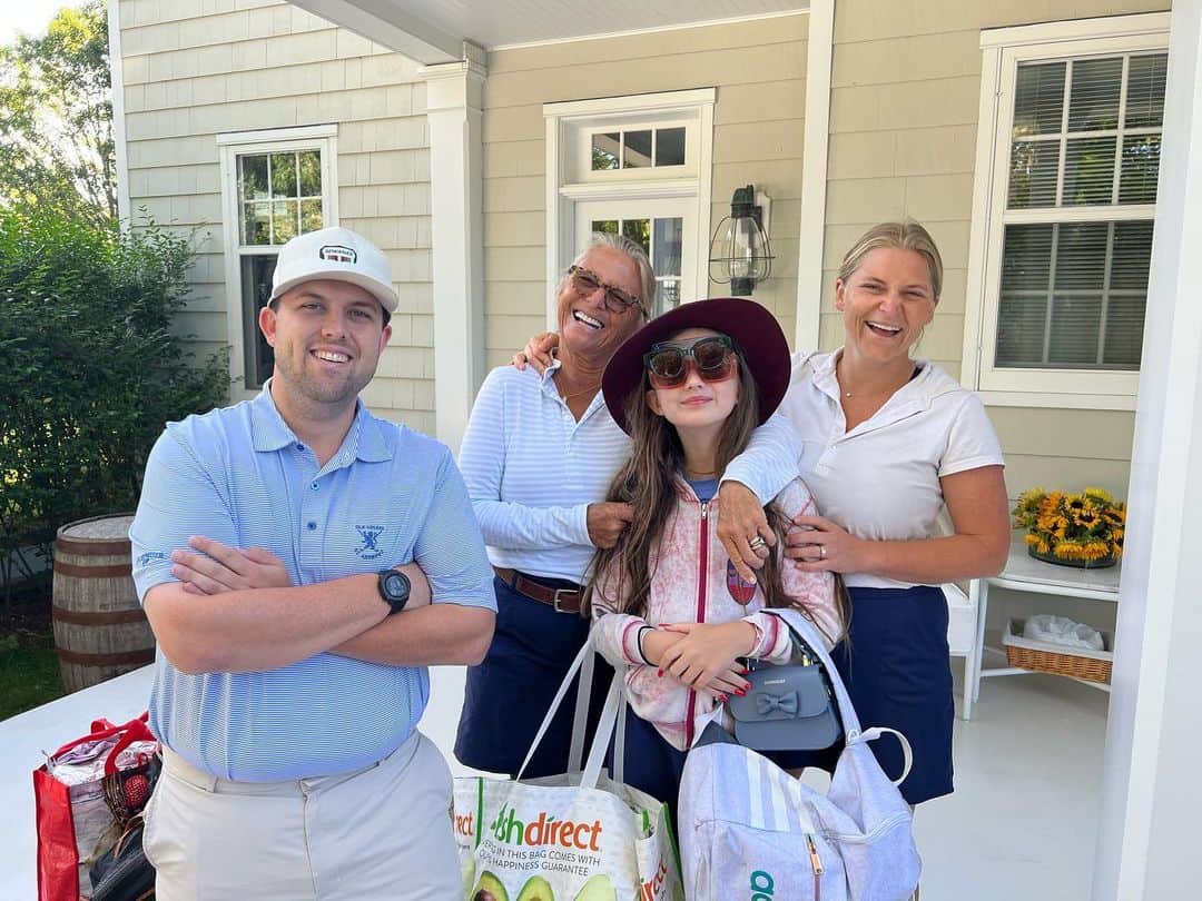 のインスタグラム：「Au revoirs to old friends as Summer ends.  See you all this Fall for @hamptonsfilm !!!」