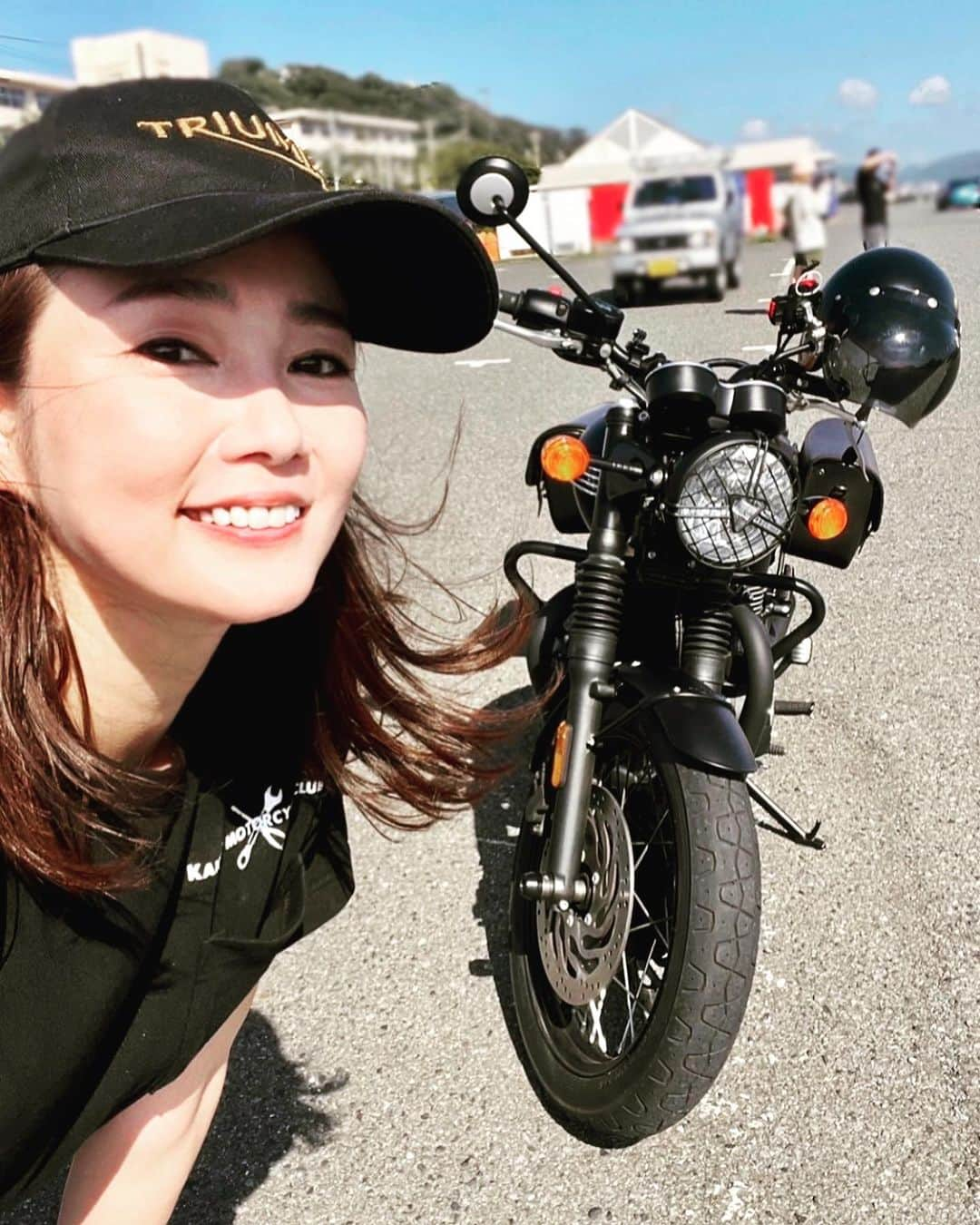 吉永愛さんのインスタグラム写真 - (吉永愛Instagram)「おはよう☀  #愛loveバイク🏍  #海沿いライダー  #バイクステッカー  #トライアンフ  #夫婦ライダー  #バイク  #バイク女子 #女性ライダーと繋がりたい  #バイク好きな人と繋がりたい  #オト女  #アラフィフ #海」9月3日 8時24分 - a.i.yy