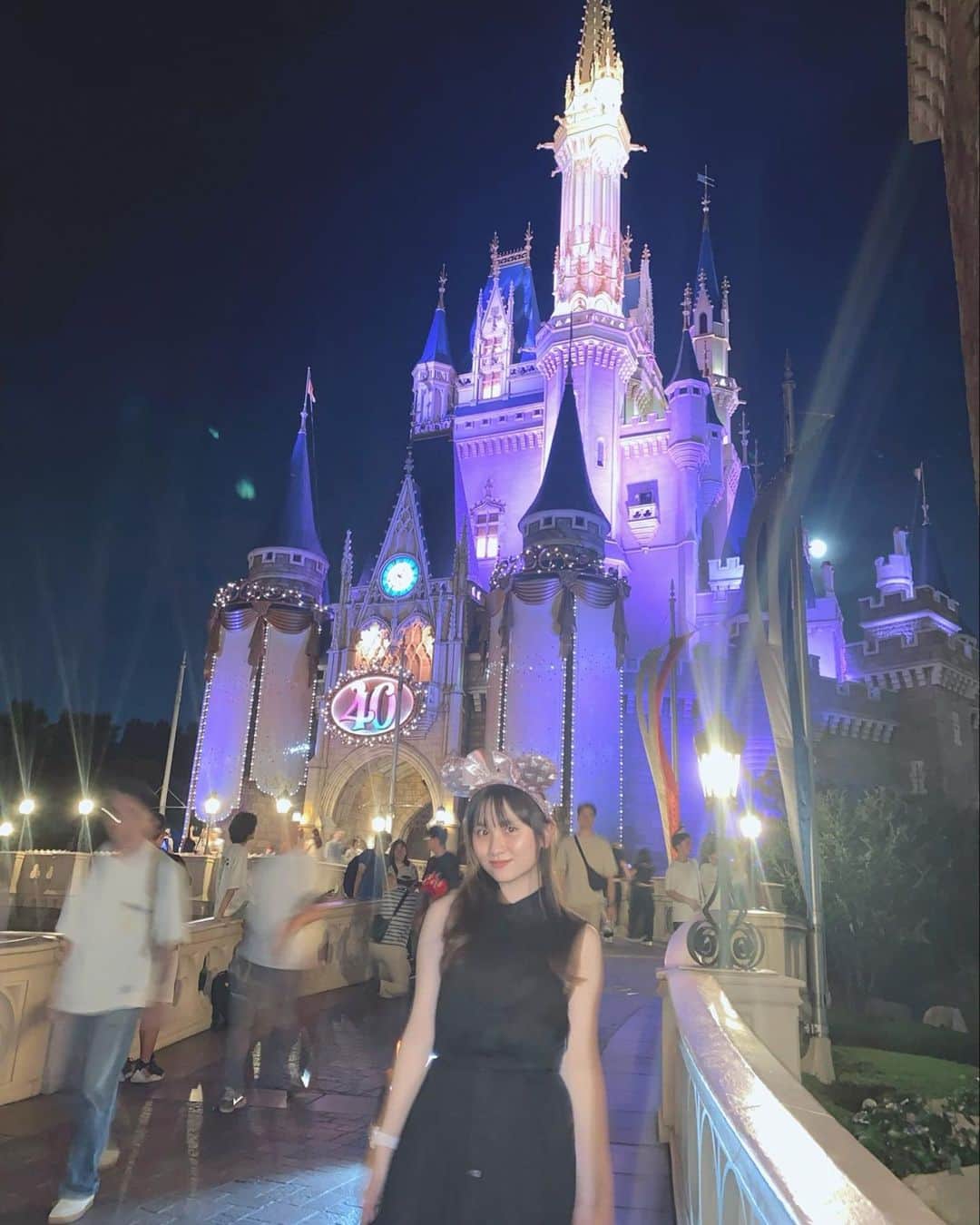 櫻井佑音のインスタグラム：「シンデレラ城🏰🤍  ランド2年ぶりぐらいだったから久々に見れた！ ライトアップ綺麗だった✨ - - - - - - - - - - - - - - - - -  Cinderella Castle🏰🤍  I hadn't been to Disneyland in two years, so it's been a while since I saw it!  The lights were beautiful.💫」