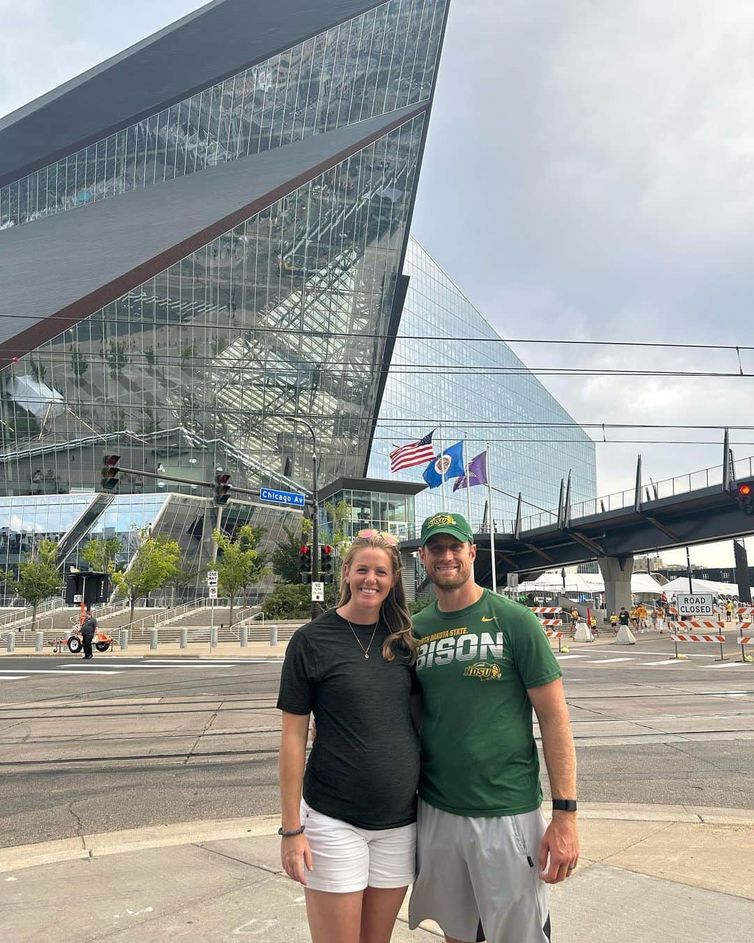 エイミー・オルソンさんのインスタグラム写真 - (エイミー・オルソンInstagram)「Football season has officially commenced!!  💛💚🏈 🦬 💚💛」9月3日 8時36分 - amyolsongolf