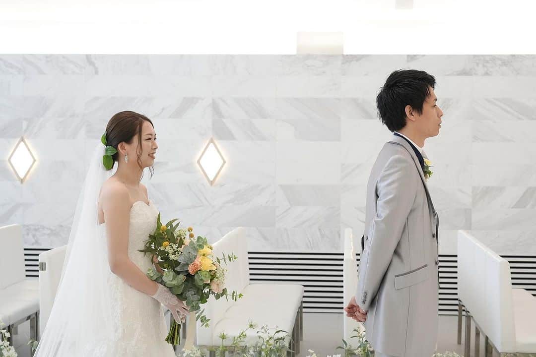 のインスタグラム：「. .  🤵🏻‍♂️👰🏼‍♀️💐  . . ＿＿＿＿＿＿＿＿＿＿＿＿＿＿＿＿＿＿＿＿  ルシアスガーデン【LUSCIOUS GARDEN】  🌿 空と緑に包まれる開放的なリゾート空間 🌿 1200坪の広大な邸宅を1組で贅沢に貸切ウェディング 🌿 プール付き全天候型テラスでの料理パフォーマンス 🌿 大事な家族 ペットも一緒にウェディング  ▷ブライダルフェア開催中 詳細は @luscious_garden  プロフィールURLよりご予約可能です🍃  ▷ #ルシアスガーデン で検索🔍 @luscious_garden のフォロー #ルシアスガーデン  #lusciousgarden  の投稿をお待ちしております🤍✨ ＿＿＿＿＿＿＿＿＿＿＿＿＿＿＿＿＿＿＿＿  #ウエディング#wedding#ゲストハウス#ブライダル#結婚式準備#尼崎結婚式場#結婚式レポ#プレ花嫁#大阪プレ花嫁#日本中のプレ花嫁さんと繋がりたい#プレ花嫁さんと繋がりたい#式場見学#式場選び#式場探し#ブライダルフェア#大阪結婚式#兵庫結婚式#尼崎結婚式場#花嫁#花嫁diy#卒花#卒花嫁レポ#ウェディングフォト#前撮り#前撮りポーズ#前撮り和装#後撮り#和装前撮り#ルシアスガーデン#lusciousgarden」