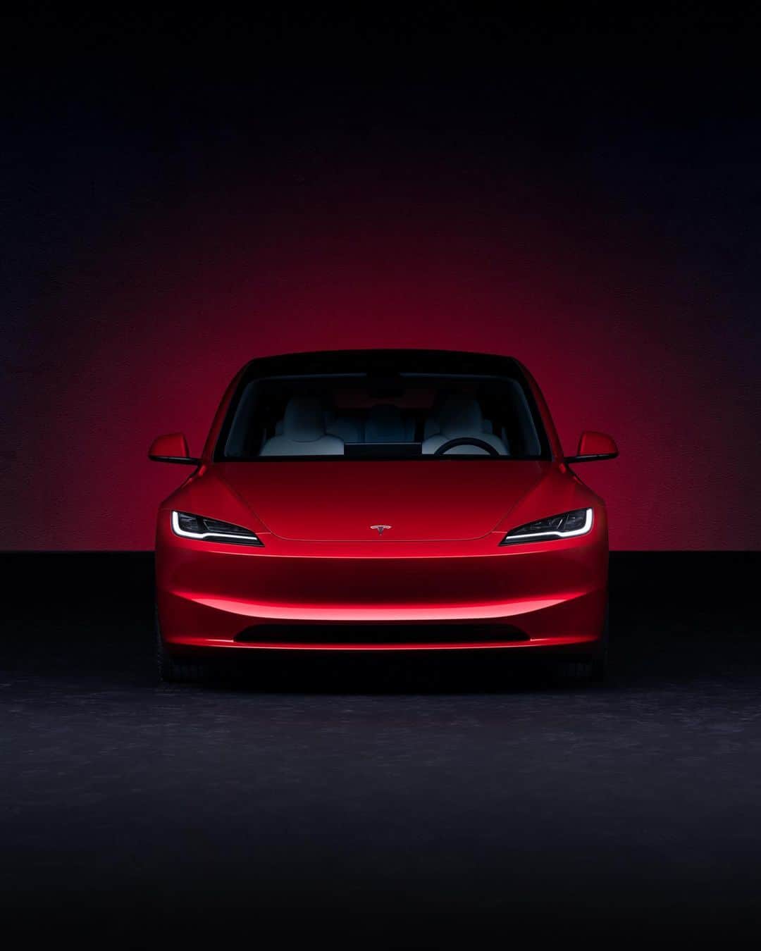 Teslaさんのインスタグラム写真 - (TeslaInstagram)「Upgraded Model 3 launched this week in Europe, China & Australia/NZ. What's new on the outside:  - Updated exterior styling for max aerodynamics  - More refined ride quality, thanks to a stiffer body & updated suspension tuning - Up to 629km of range (WLTP) on a single charge - Two new colors: Stealth Grey and Ultra Red - Two new wheels (Photon & Nova) for better range, sound reduction and performance - All-new interior with premium materials & second row screen」9月3日 8時39分 - teslamotors