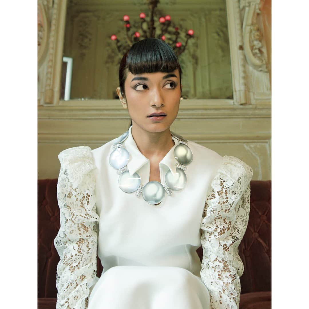 commons&senseのインスタグラム：「. commons&sense EX. ISSUE05 BOUCHERON out on September 13th, 2023! #BOUCHERON @boucheron   photos @wanda_martin  fashion @nao_now  hair @mayuhairstylist  make up @davidlenhardt  model @rolaofficial  location @lecarmen_paris」