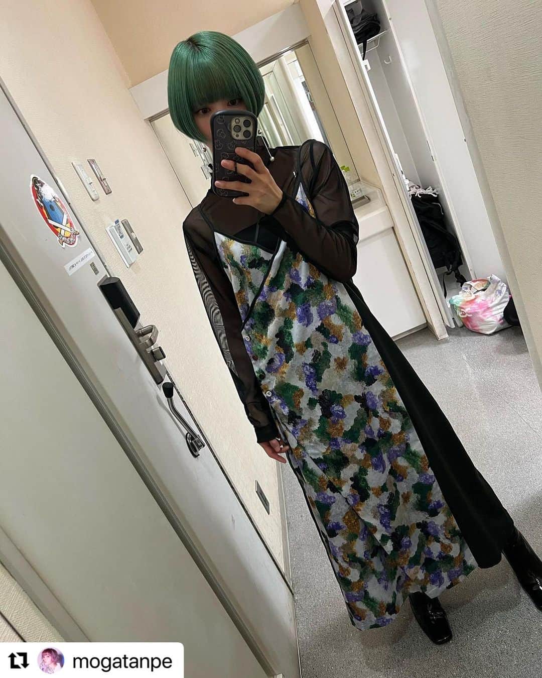 柏木作夢さんのインスタグラム写真 - (柏木作夢Instagram)「【ワイドナショー】 本日10:00-11:15放送🌏  MOGAちゃんの衣装、担当しました👗✨  さすが！ 似合ってるー🤝  #サムズポイント #最上もが　 #ワイドナショー #スタイリスト #柏木作夢 #SAMUKASHIWAGI #緑  #Repost @mogatanpe with @use.repost ・・・ あす、9/3(日)10:00〜11:15 フジテレビ『ワイドナショー』 コメンテーターとして2回目の出演です！  めちゃくちゃ緑🌳  思い返すと、あの発言は違う解釈されてしまうかも、とか わかりやすく誤解されないよう伝えることって 凄く難しいな、とか 変に切り取られないといいな、とか すでに色々反省しておりますが…  (そもそもコメント使って頂けるかは謎ですが😂)  ぜひ見守って頂けるとうれしいです！！  今後の放送🌱  9/6(水)21:00〜 日テレ『上田と女が吠える夜』  (再放送)9/8(金)22:30〜23:00 NHK『バリバラ』  恋するアテンダーも見逃し配信があと4日です！ AbemaTVでどなたでもみれるので そちらもよろしくお願いします🙏」9月3日 8時43分 - samukashiwagi