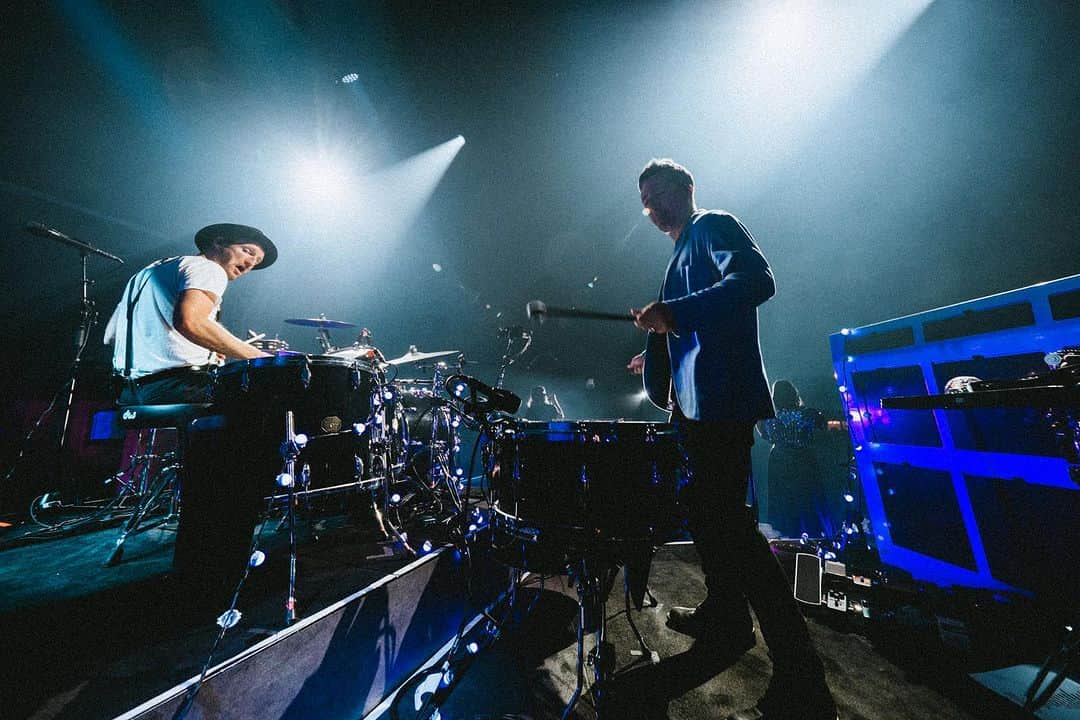 The Lumineersさんのインスタグラム写真 - (The LumineersInstagram)「Aspen CO 9.1.23 Dodged that rain storm! Thanks for singing your hearts out with us! 📸 @citizenkanewayne」9月3日 8時45分 - thelumineers