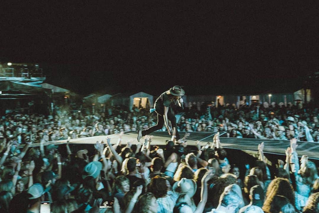 The Lumineersのインスタグラム：「Aspen CO 9.1.23 Dodged that rain storm! Thanks for singing your hearts out with us! 📸 @citizenkanewayne」