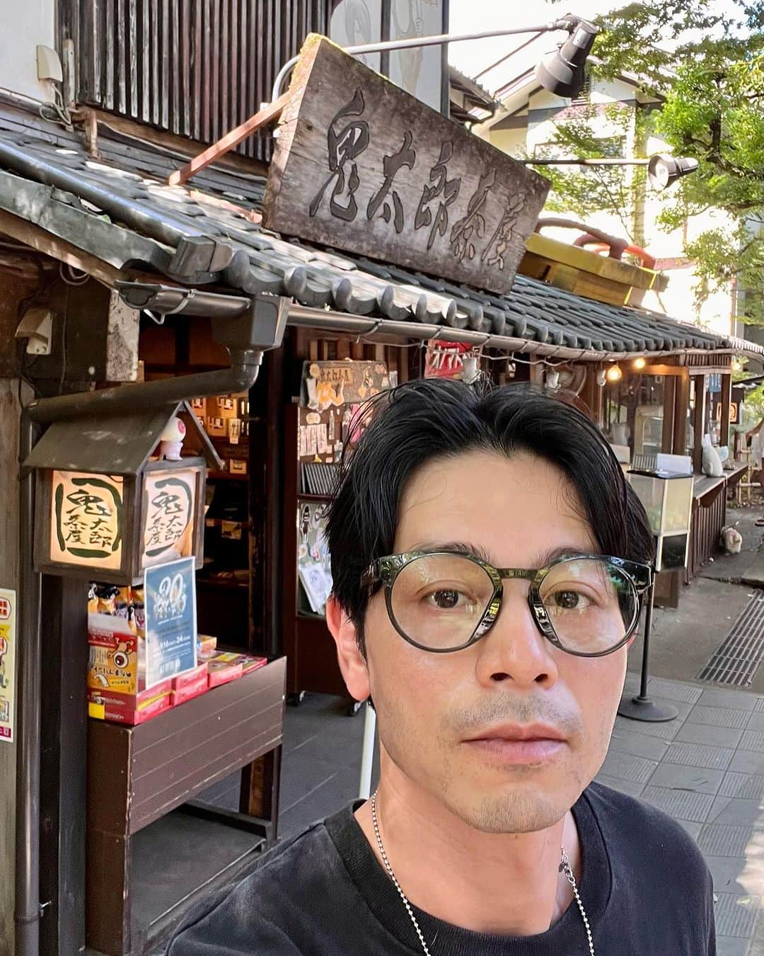 吉沢悠さんのインスタグラム写真 - (吉沢悠Instagram)「． 調布・深大寺 〈鬼太郎茶屋〉  水木しげるさんの漫画で有名な、「ゲゲゲの鬼太郎」  「ゲゲゲの鬼太郎」の、妖怪が出てくる世界観は子供の頃から大好きで、鬼太郎茶屋は、楽しい場所の１つです。  このエリアは落ち着いた雰囲気がありますし、僕は大好きです。  ちなみに好きな妖怪は、「一反木綿」ですね。  #深大寺 #鬼太郎茶屋 #ゲゲゲの鬼太郎  #一反木綿」9月3日 9時01分 - hisashi_yoshizawa