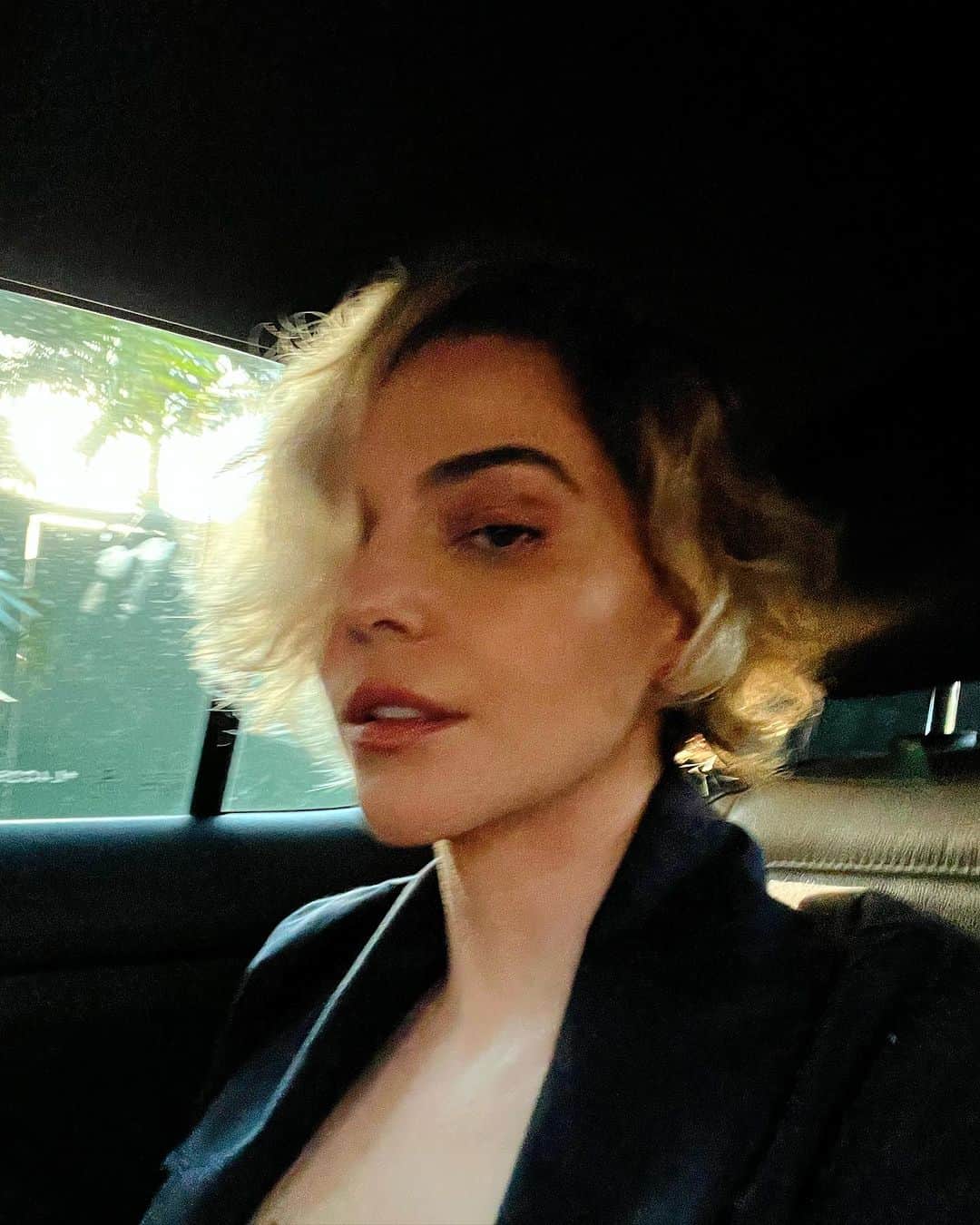 Tainá Müllerのインスタグラム：「Dump de um agosto muy intenso ✨ Pegando muitos aviões, trabalhando e curtindo com meus ❤️」