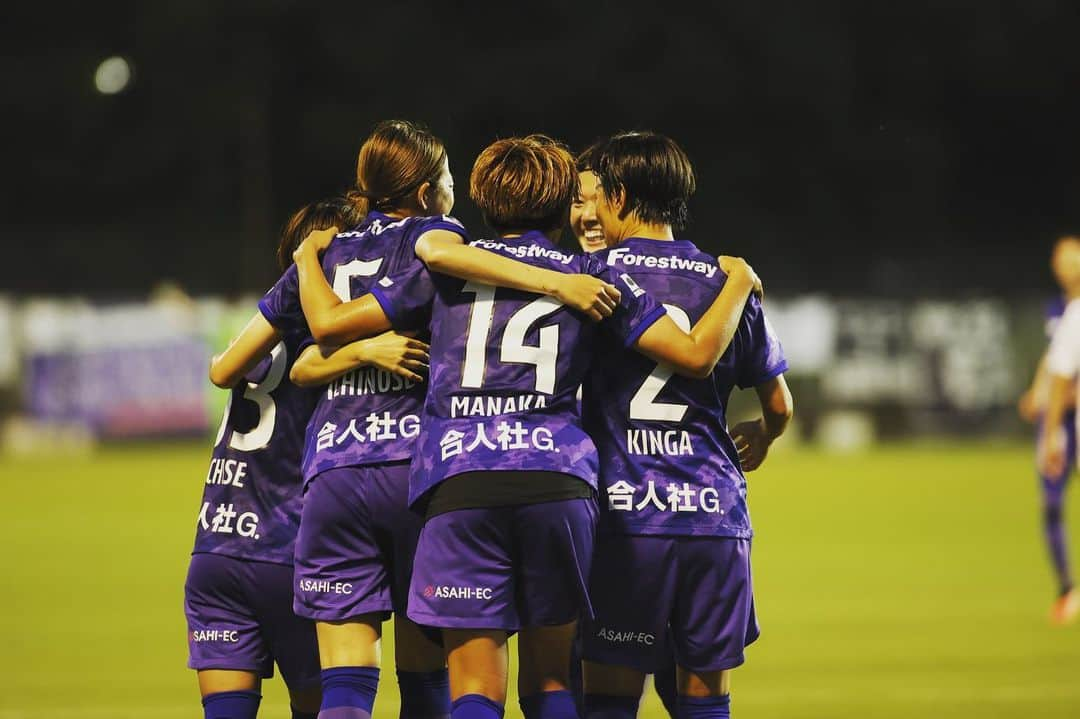 近賀ゆかりのインスタグラム：「MATCH DAY  WEリーグカップ2023 🆚 @cerezo_ladies  🏟️ヨドコウ桜スタジアム 1 8 : 0 0 k i c k  o f f   #共闘」