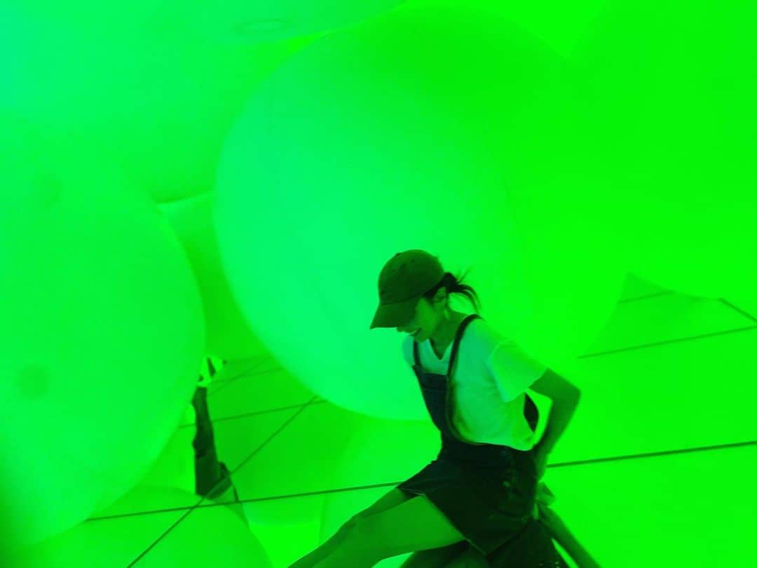 ベッキーのインスタグラム：「チームラボ！ @teamlab.planets  相変わらず最高でした！ 世界に誇るエンターテインメント！  いつも最高な時間をありがとうございます🌈」