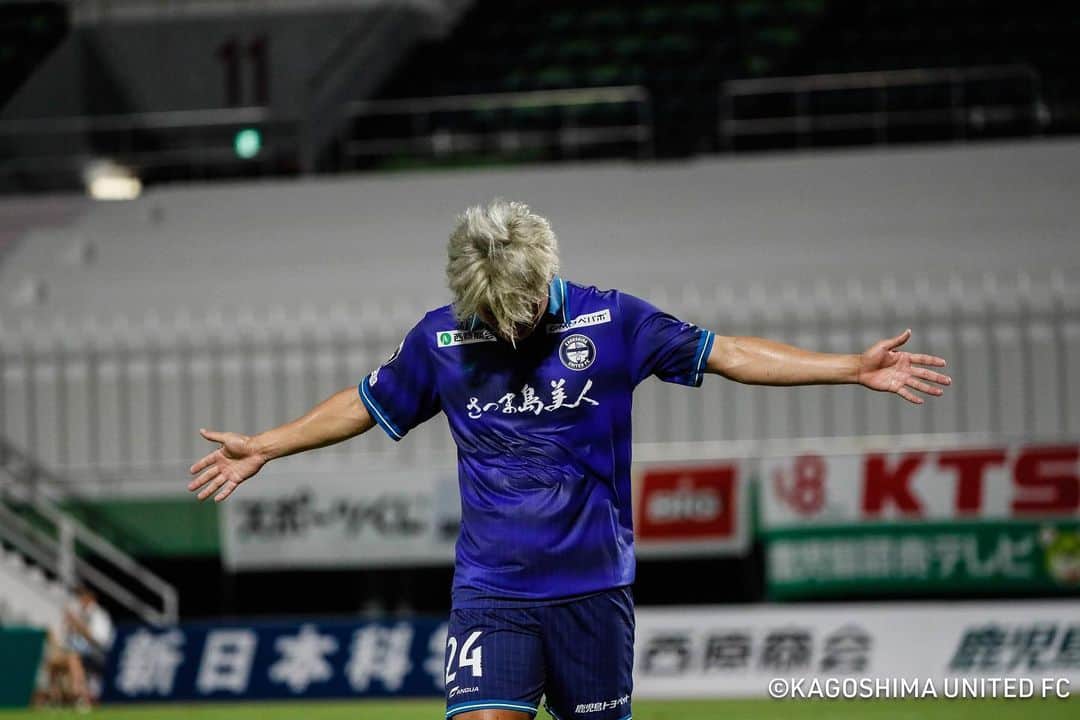 藤本憲明のインスタグラム：「みんなが喜んでくれる この瞬間が1番好き ごりょはいつも俺より喜ぶのやめて  #鹿児島ユナイテッドFC #No24 #GOAL」
