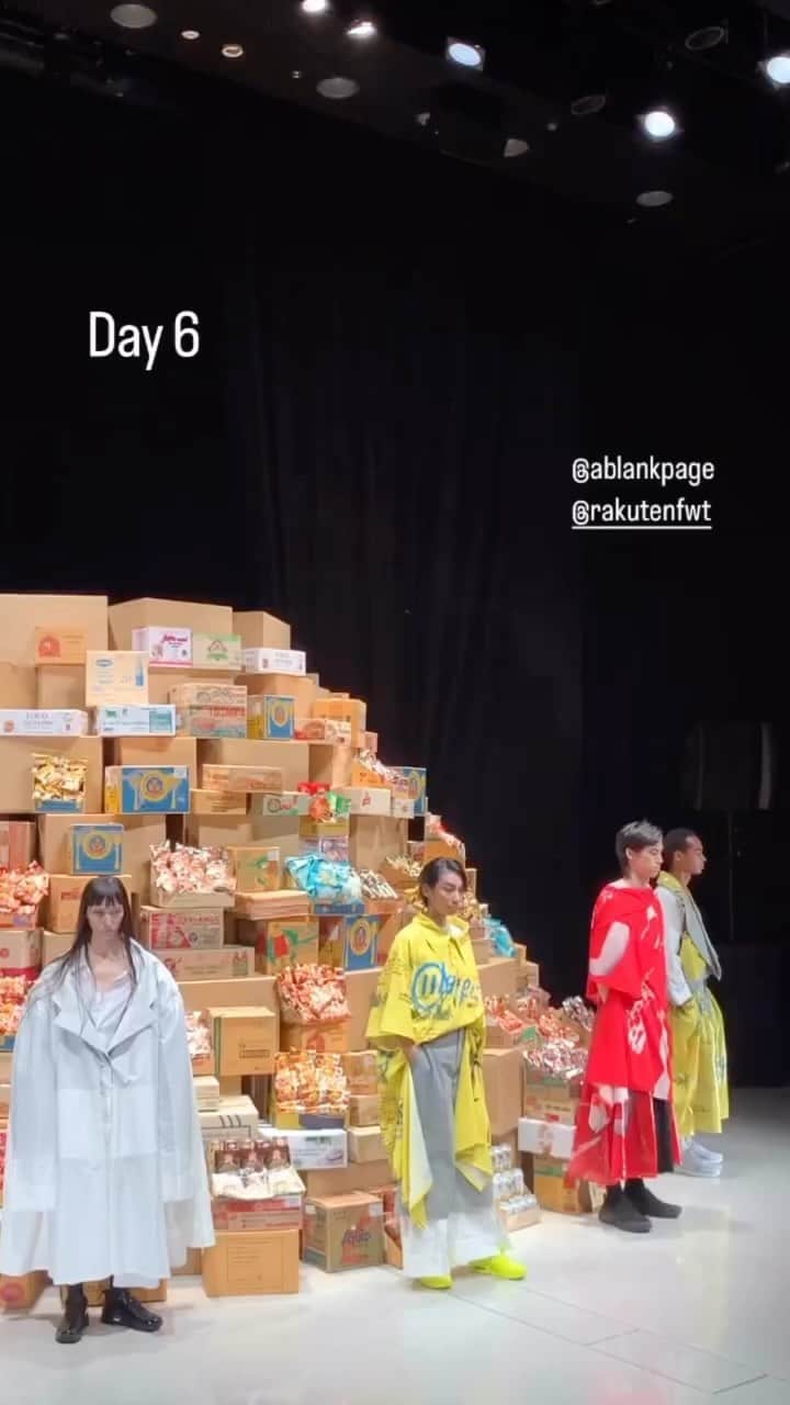 のインスタグラム：「楽天ファッションウィーク東京最終日。フィジカルショーのラストは「ヴィヴィアーノ」。  @yohei_ohno @vivianostudio @rakutenfwt #RakutenFWT #Tokyo #fashion  #model #runway  #コレクション #ファッション」