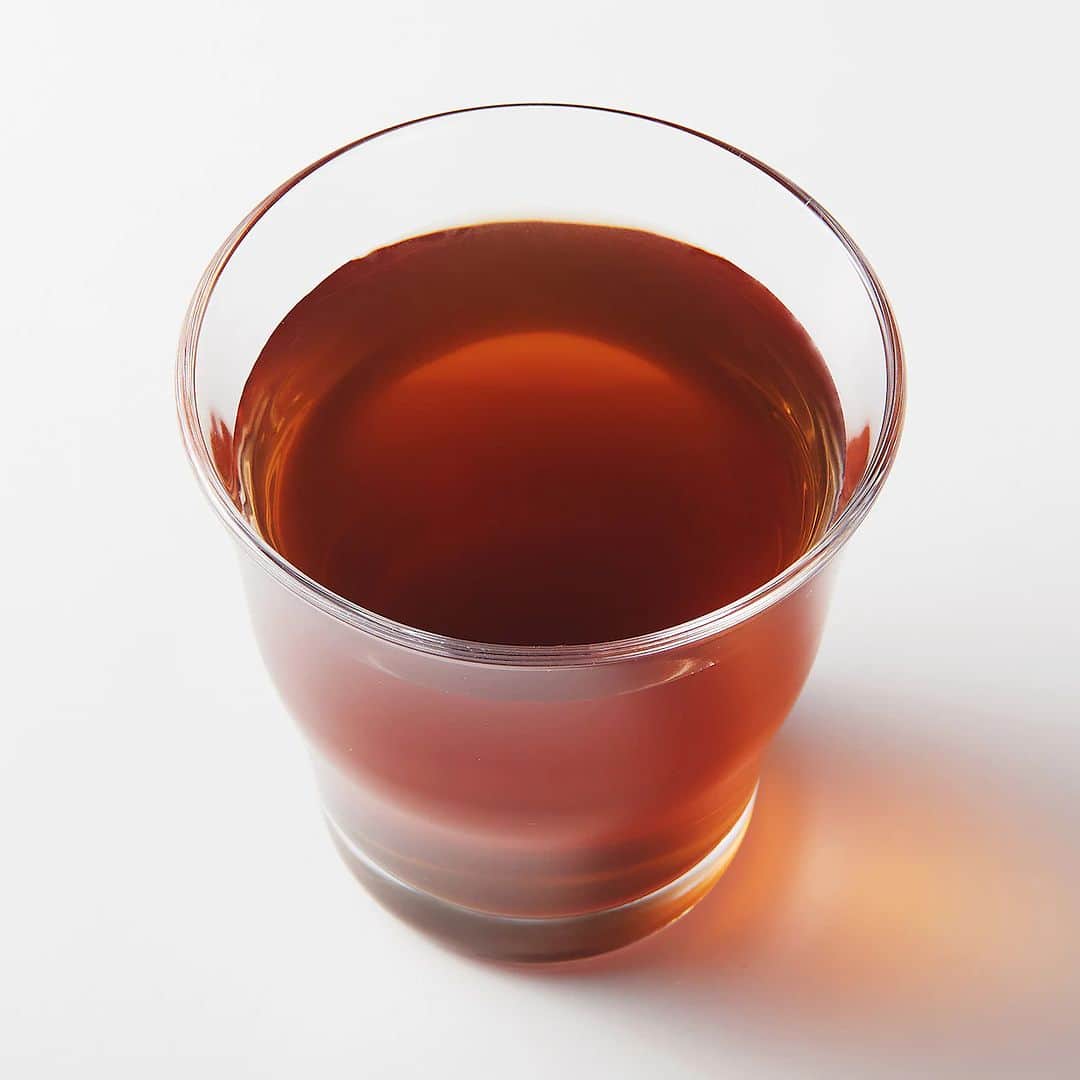 無印良品さんのインスタグラム写真 - (無印良品Instagram)「時間を選ばず飲める、ノンカフェインのお茶 - お風呂上がりの水分補給など、お家でのリラックスタイムにぴったりなノンカフェイン茶を集めました。  やさしい甘さの『マスカット＆ルイボス』や、香ばしい味わいの『黒豆茶』など、さまざまな種類のお茶から選べます。  ▼商品名 ノンカフェイン マスカット＆ルイボス ノンカフェイン 麦茶 ノンカフェイン 黒豆茶 ノンカフェイン ルイボス＆黒豆茶 ノンカフェイン グリーンルイボスティー  ▼価格（消費税込み） 各120円 - #無印良品 #MUJI #ドリンク #茶 #ノンカフェイン #黒豆茶 #ルイボスティー #フレーバーティー #お茶」9月3日 10時00分 - muji_global
