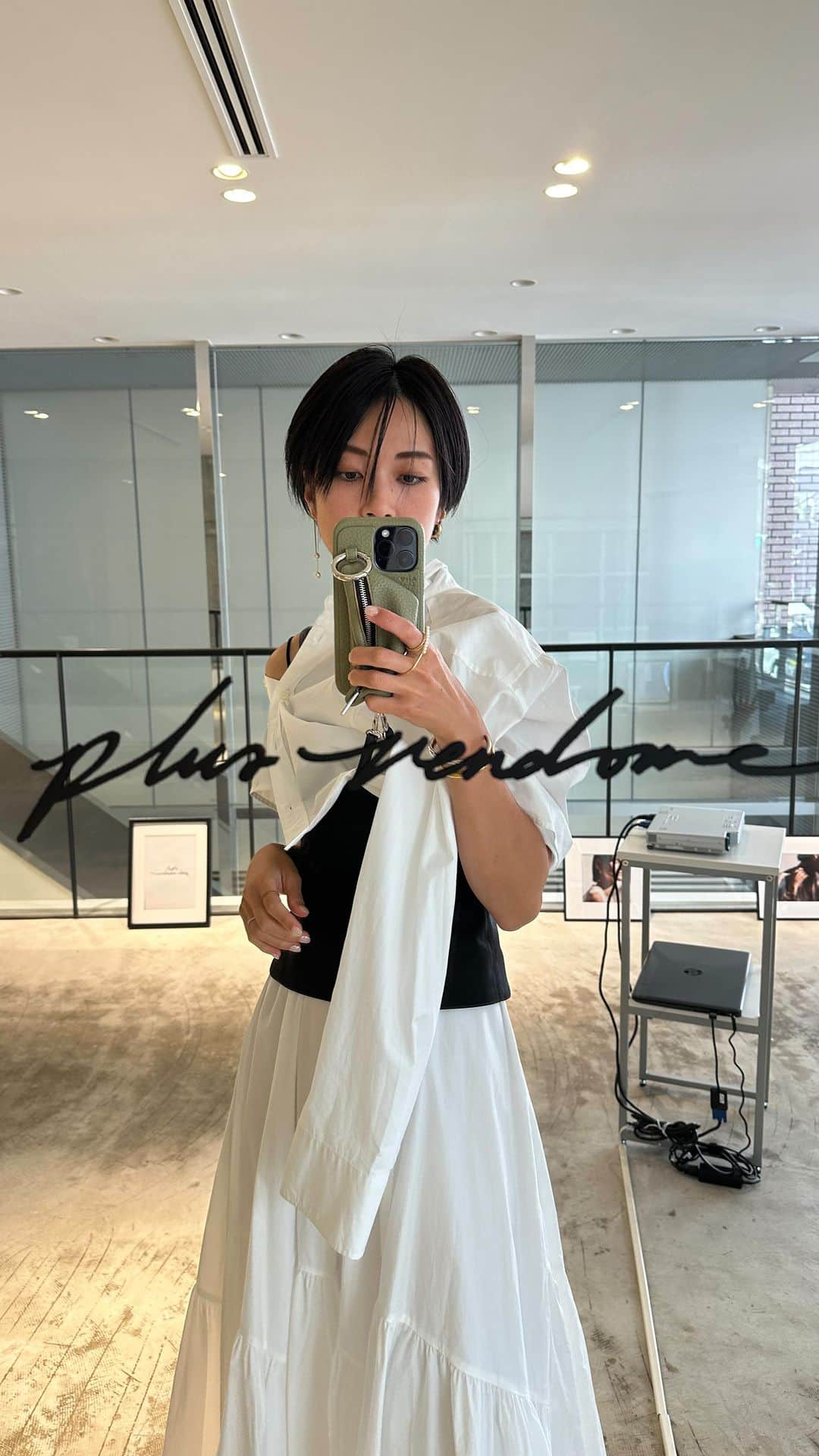 小山田早織のインスタグラム：「PLUS VENDOME プレス展 🤍  たくさんの笑顔に包まれた幸せな2日間でした☺️ もっとお写真とればよかった🥺  お越し頂いたみなさま✨ ストーリーなどご覧くださったフォロワーのみなさま✨  ありがとうございました🤍  PRのはるかさんなおさんマーシーさん🤍 この場をお借りして改めて本当にありがとうございました✨✨  @plusvendome_official」