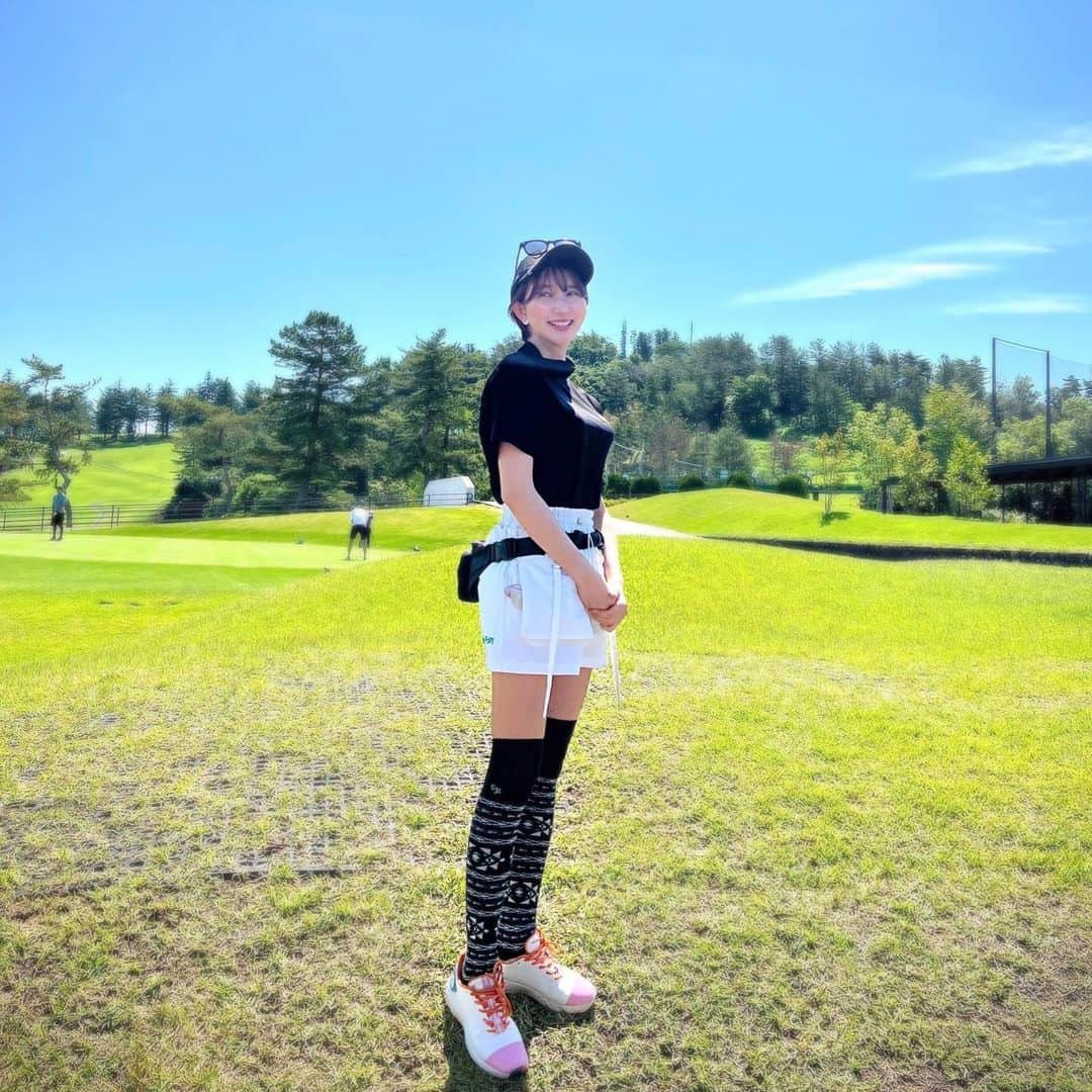 みづきのインスタグラム：「黒ウエア🖤🤍少し暑いけど日焼けしない気がする😌⛳️  @noelreussir_official   #ショートヘア #ショートヘアー  #ショートヘアー女子   #ゴルフ女子 #スポーツ女子 #ゴルフ好きな人と繋がりたい  #ゴルフ女子と繋がりたい #ゴルフ #ゴルフコーデ #golf #golfswing #genicgolf #victoriagolf #スポーツ #高尔夫球 #골프  #골프레슨  #スイング #ゴルフスイング #gingergolfteam4期生 #カットモデル #カットモデル無料 #コスプレ #コスプレイヤー #cosplay #角色扮演 #코스프레  #cosplayer」