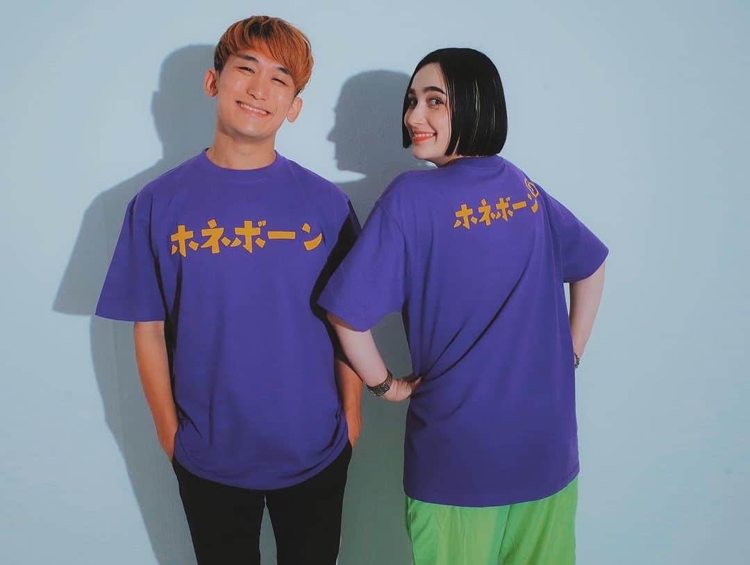 Emilyのインスタグラム：「╋━━ 　　　通販開始 　　　　　　━━━╋  こちら各方面から「どこで買えますか？？」とお問い合わせ頂いておりまして💦  とっても嬉しいです！！！ 9/4(月)〜11(月)1週間、ホネボーンの通販サイトで受注受付します🍠 ホネボーン関係なくデザインが可愛いのでまだ続く猛暑をこれ着て乗り切っちゃってください〜！！！☀️」