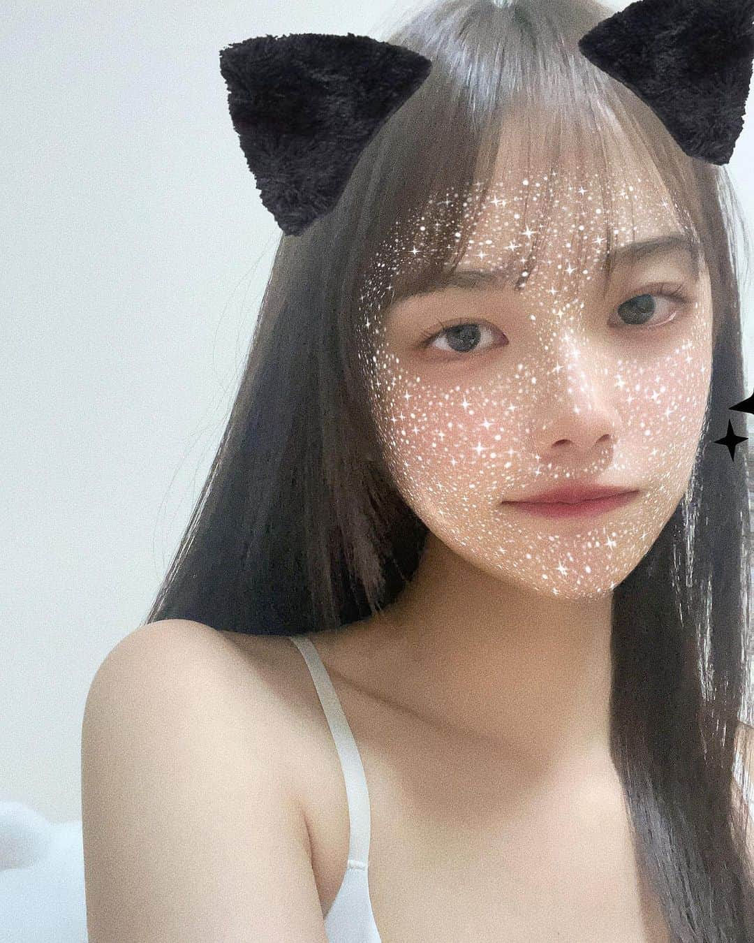 茶谷伊織さんのインスタグラム写真 - (茶谷伊織Instagram)「.  I changed my bangs...🐈‍⬛ Do you like it?🖤  #haircut #hairstyle #newhair  #前髪カット #前髪」9月3日 10時21分 - iori_c