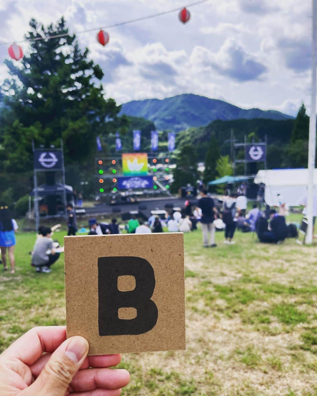 のインスタグラム：「快晴の野外で音楽浴びながら 仲間たちやソウルメイトと笑顔で飲むのはサイコウでした！🤩🍺 #これがこうなりました」