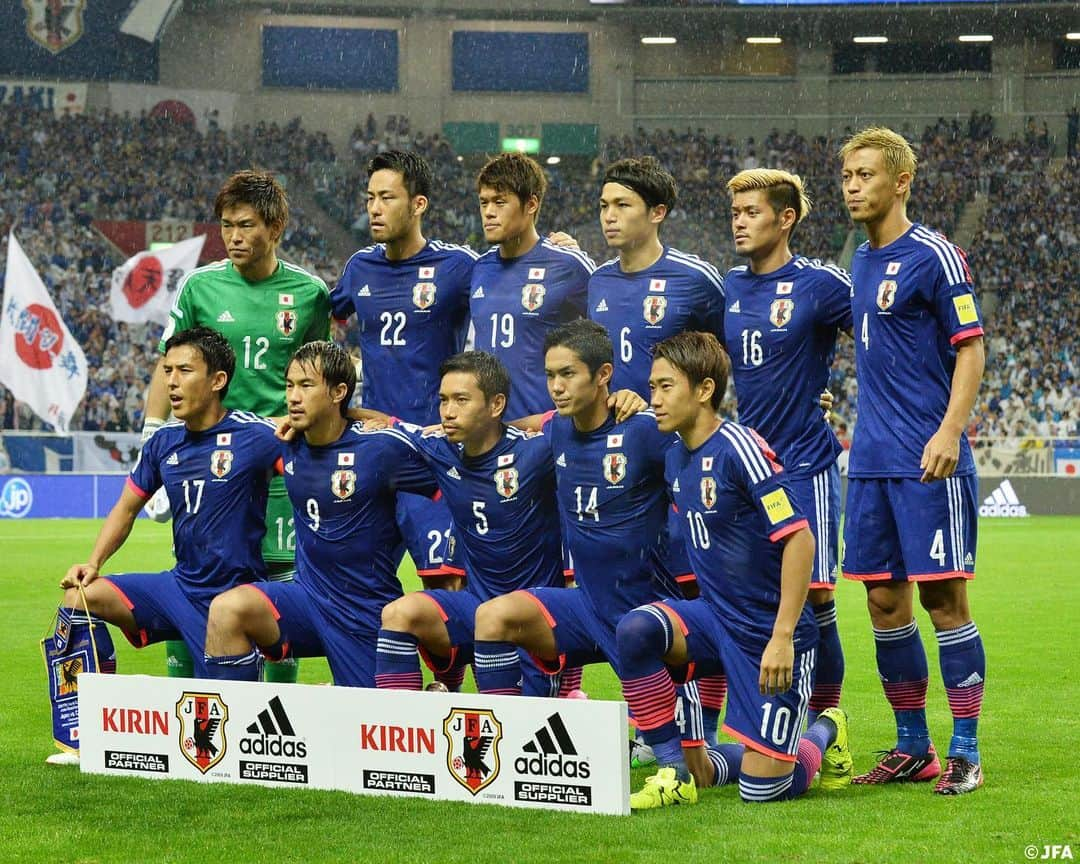 日本サッカー協会さんのインスタグラム写真 - (日本サッカー協会Instagram)「. 【#𝐎𝐧𝐓𝐡𝐢𝐬𝐃𝐚𝐲】2015.9.3🔙 🏆2018FIFAワールドカップロシ アジア2次予選 兼 AFCアジアカップUAE2019 予選 🏟埼玉スタジアム２００２  🇯🇵#SAMURAIBLUE 3-0 カンボジア代表🇰🇭 ⚽️28'  #本田圭佑 ⚽️50' #吉田麻也 ⚽️61'  #香川真司  #夢への勇気を #jfa #daihyo #サッカー日本代表 #サッカー #soccer #football #⚽」9月3日 10時41分 - japanfootballassociation