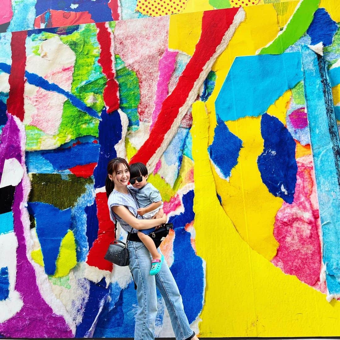 花岡維生さんのインスタグラム写真 - (花岡維生Instagram)「まもなく3歳の抱っこマン👦🏻 #colorful  #母の夏休み」9月3日 10時48分 - yuin.a