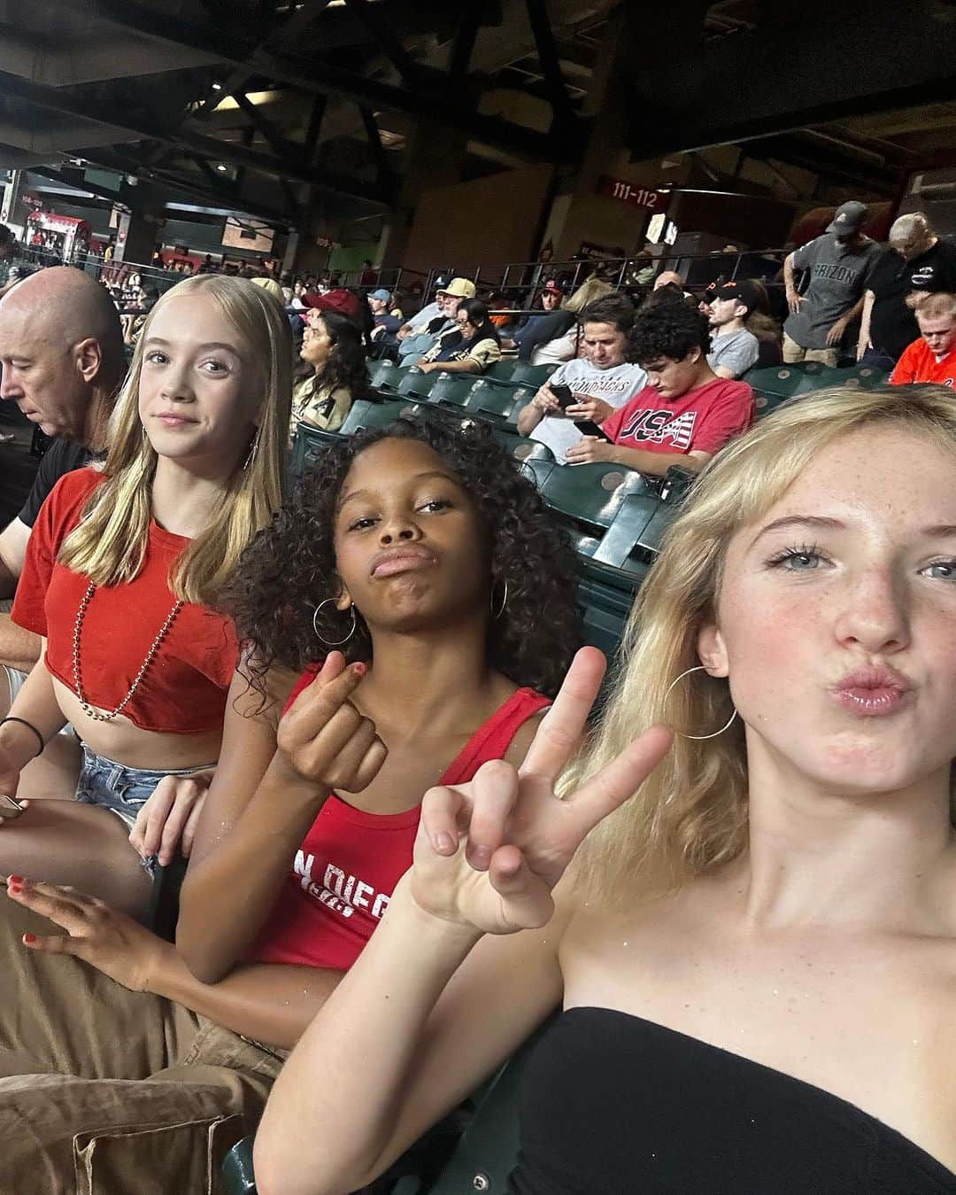 サニー・ペラントさんのインスタグラム写真 - (サニー・ペラントInstagram)「@dbacks game with my besties!  Best time everrrrrr! ❤️ #dbacks #besties #baseball」9月3日 10時50分 - sunniepelant