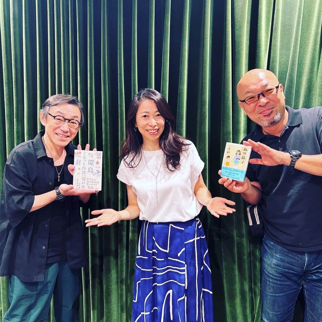 一青妙のインスタグラム：「出演します！ 9月3日＆10日（日） TBSラジオ　FM90.5 AM954  自転車協会 presents「ミラクル・サイクル・ライフ」18:30 - 19:00 ~~~~~~~~~~~~~~~~~~~~~~~~~~~ ロードバイクに乗るようになって約7年。 下手の横好きですが、乗れば乗るほど奥深く、自転車沼にハマっている私です。 自転車について色々と知りたくなり、たどり着いたのが毎週日曜にTBSラジオで放送されている自転車協会 presents「ミラクル・サイクル・ライフ」でした。 パーソナリティは、俳優の石井正則さんと、自転車通勤をいち早くから実践してきた元祖自転車ツーキニスト・疋田智さんのお二人。 最新の自転車情報がとてもためになるだけでなく、毎回、自転車を愛するゲストとの軽快なトークが楽しくて、必ず聞いてきた番組です。 いつか番組に出たい！——なんておこがましく思っていたのですが、とうとうその夢が叶いました。 お二人がマイクに向かうスタジオに入ると、「嬉しい！！自転車に乗り続けていてよかった〜」と思った瞬間でした。 話題は台湾を自転車でぐるっと一周する「環島」から女性サイクリストの話まで色々と。 石井さんが優しくリードしてくださり、魅惑的な声の疋田さんが適切に解説してくださるので、あっという間の1時間でした。 お二人ともまだ台湾で自転車に乗ったことがないとか。 台湾の環島の魅力が伝わっていると嬉しいな。 いつか、環島しに台湾にいらしてください。 それから、私がアンバサダーを務めるツール・ド・のと400にも、是非いらしてください！ 9月3日と10日の二回にわたっての放送となります。 みなさん聞いてくださいね。　　　　@masanori_ishii_filmcamera @hikita661118 #tbsラジオ ＃ミラクルサイクルライフ ＃環島 ＃台湾 ＃自転車 ＃ツールドのと ＃ツールドのと400」