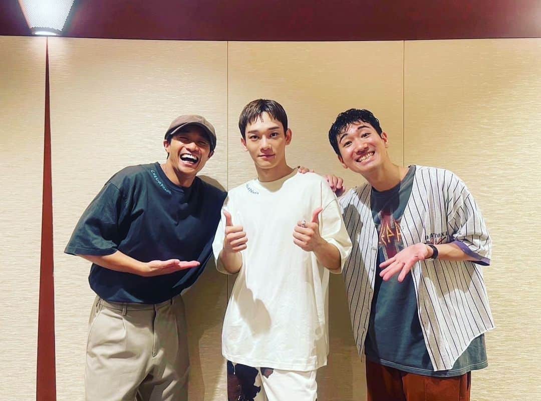 Oguriのインスタグラム：「CHENの歌が凄すぎて聴き惚れまくってました🤩 shoji君の演出も最高でした！！🙌 残りのツアーも頑張ってー🔥」