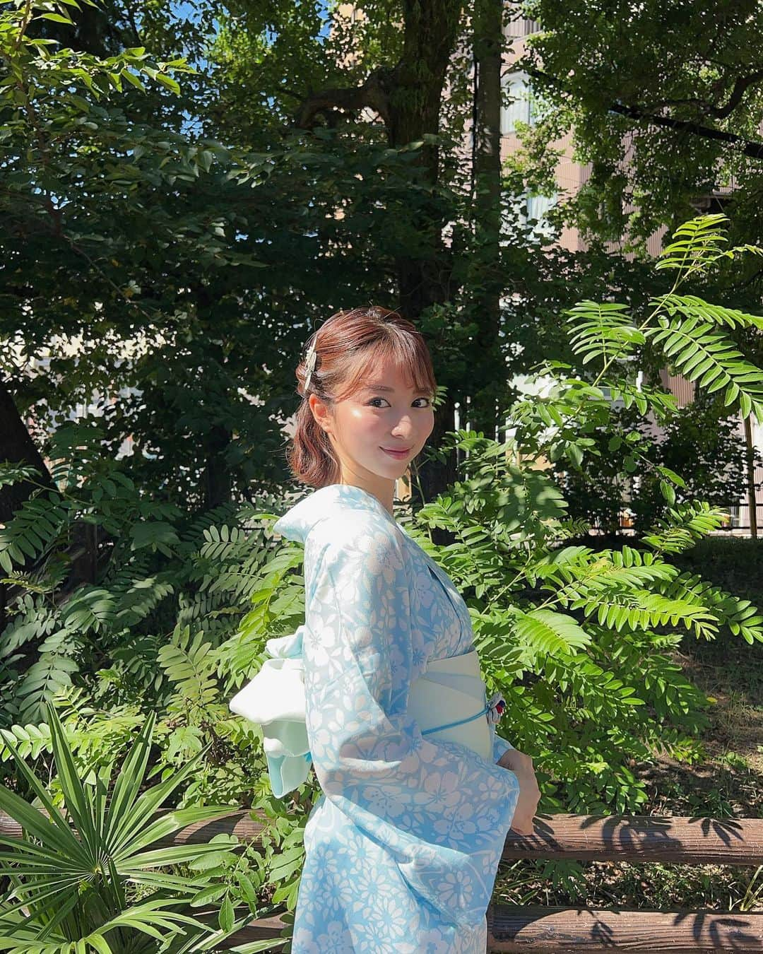 太田江莉奈のインスタグラム：「.  あっという間に9月🍃  今年もお仕事でだけど 浴衣着れて良かった✨  . .  #浴衣#冷泉公園#福岡 #浴衣ヘアアレンジ#浴衣着付け#ショートボブ #ボブハーフアップ#ボブアレンジヘア#浴衣ヘア」