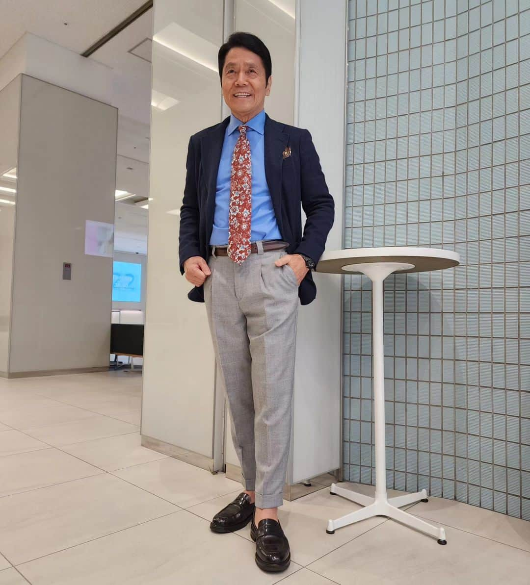 峰竜太のインスタグラム：「#アッコにおまかせ #jacket #ernesto #shirt #doihokosho #tie #tomorrowland #pants #brunellocucinelli #shoes #brunellocucinellishoes」