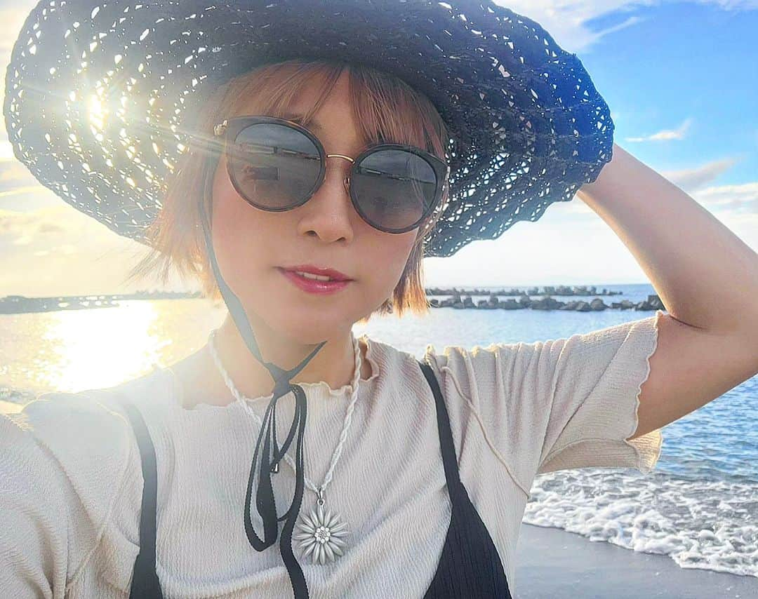 石関友梨さんのインスタグラム写真 - (石関友梨Instagram)「やっぱ海ってイイね🏖⁡ ⁡疲れも悩みも全部吹っ飛んじゃうくらい癒されました💓⁡ ⁡⁡ ⁡海無し県なので海見ただけで⁡ ⁡感動＆自然にテンション上がりました⤴︎⁡ ⁡⁡ ⁡弾丸新潟ツアーだったので⁡ ⁡各所短い時間でしたが⁡ ⁡色々行きました🐟 ⁡⁡⁡ 🌼星野屋(クレープ屋さん)⁡⁡ ⁡🌼間瀬サーキット ⁡🌼マリンピア水族館⁡ ⁡🌼⁡西海岸お城公園 🌼関屋浜海水浴場⁡ ⁡🌼ラーメン丸子屋(群馬沼田市)⁡ ⁡ ⁡モンスターエナジー⁡ ⁡ひっさしぶりに飲んだら⁡ ⁡効き目抜群すぎてなかなか頑張れた😂⁡⁡ ⁡⁡⁡ ⁡ #新潟旅行  #星野屋 #間瀬サーキット #新潟水族館  #マリンピア #水族館 #お城公園 #関屋浜  #ラーメン丸子屋 #弾丸旅行 #日本海 #海鮮丼  #新潟グルメ  #誕生日旅行」9月3日 11時20分 - yurimorico