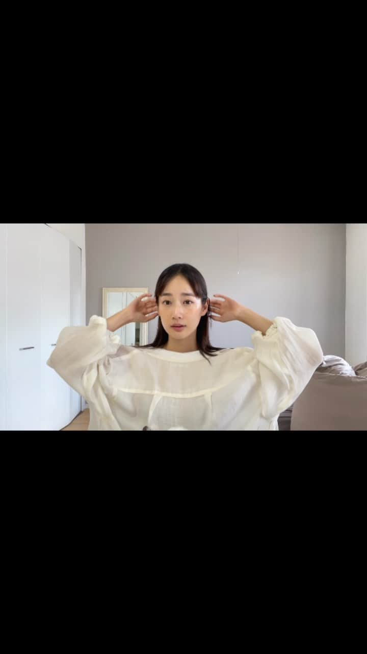 高嶋香帆のインスタグラム：「オーディションへ提出する動画撮影の裏側。 と、唐突に始まるお芝居😂  りんちゃんは勝手に膝に飛び乗ってくるので、 自宅での撮影はお犬様回避が一番大変です🐶」