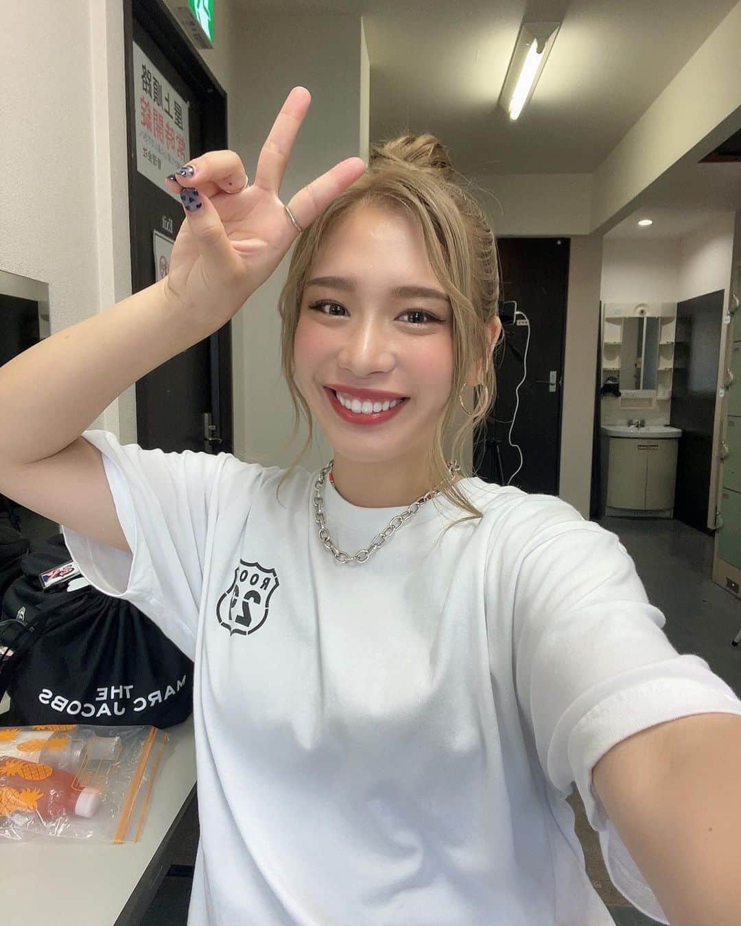 acaneのインスタグラム：「・ acane ONEMANTOUR 2023 『ROOT 29〜名古屋公演〜』  お越しくださった皆様、関係者の皆様 ステージに一緒に立ってくれたカイくん ありがとうございました！！！✨  距離ばり近かったね！？笑笑 なんか友だちに直接歌いよる気持ちやったよ(？)  名古屋は初ワンマンで 来てくれる人おるんかな？って 不安やったけど、 みんな大きい声で歌ってくれて めーーーーっちゃ嬉しかった😭😭😭🫶  心込めて作った曲たちが みんなに届いてるんやなあ〜って 歌いながら感動してました😭ありがたいね。🙏  また必ず名古屋、愛知県！！！に　帰ってくるけんそのときは また会いにきてね🥰❤️❤️❤️  さあ今日は東京ファイナル！！ 気合い入れて行ってきまーす！ きてくれるみんな 気をつけておいでねー！！！ まだまだ暑いけん水分補給するんよー！！🫨🌴」