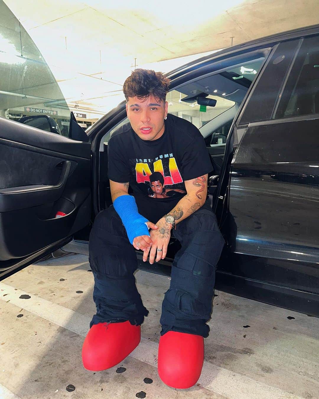 のインスタグラム：「otra noche en miami 🦉❤️‍🩹 ——————————————— este mes hay nueva música」