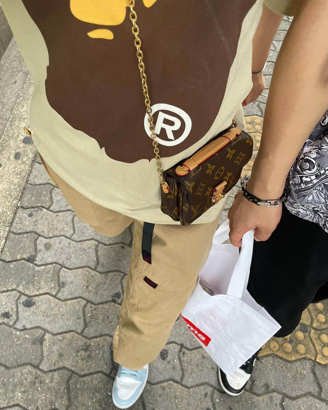 サキのインスタグラム：「着回し着回し🔃👖な写真とnew baaaaaaaag輝いてる✨  だいぶ前にミッションインポッシブル見たんやけど何気にstussy合わせてきた(可愛)  9月入ってからも余裕で暑いな？ まだ夏服でええんか？？？  誕生日月は終わってしまった()けど今月も楽しみな予定が埋まってるから頑張ろっと( ✌︎'ω')✌︎爆  みんな今日も楽しんで〜🥹✊✊」