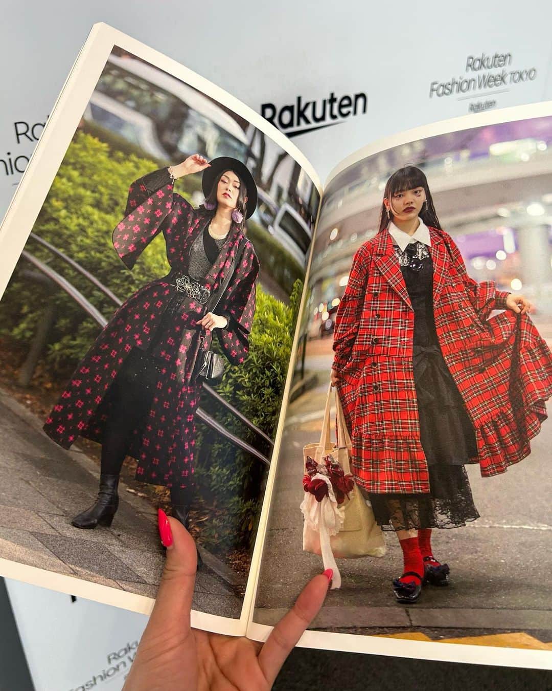 せいなさんのインスタグラム写真 - (せいなInstagram)「📕FME📕 ( @gieffeffes ) . . 前回のRakuten Fashion Weekの時のスナップ写真がmagazineに✨ . . 韓国のカメラマンさんが撮って下さった写真が🤳✨ まさかのご縁で本も受け取りました☺️❤️✨ ありがとうございます🥺💕✨ . . こうやって、ファッションとの繋がりがあるのも色々なご縁のお陰😌💕本当にありがとうございます✨ 感謝です🥲💕✨ . . 韓国で売ってるみたいなので、 韓国いく事があれば観てみてね🌹✨ . . #コレクション ファッションショー #ファッション #楽天ファッションウィーク #オシャレ #モデル #着物 #日本 #渋谷 #ポートレート #オシャレさんと繋がりたい #model #rakutenfashionweektokyo #tokyo #shibuya #photo #fashion  #fashionweek #colection #onepiece #tokyofashion」9月3日 12時02分 - seina_k0403