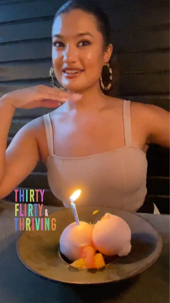 メッチェン・アミックのインスタグラム：「It’s ma baby girl’s big 3-0 today!!! Holy smokes. How did that happen?! Welp I know she’s going to kill it even harder in her 30s. Love you Minabanina 💝🥳💃🏽 #30 #birthday #virgo #birthdayallmonth」