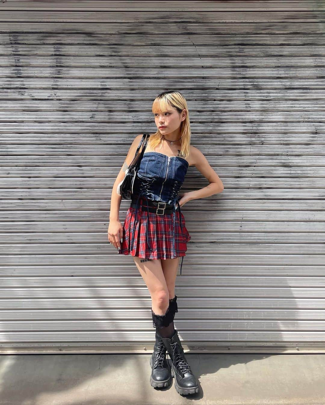 NADIAさんのインスタグラム写真 - (NADIAInstagram)「⭐︎NEW IN⭐︎  denim tops🎀 ¥6,090(tax in)  check skirt❤️ ¥6,690(tax in)  enamel handbag 👜☁️ ¥6,190(tax in)  その他アイテムもすべてNadiaのものになります♪ ご来店心よりお待ちしております🖤 @nadia_corazon  #nadia#harajuku#tokyo #fashion#punkgirl #ナディア#原宿#東京」9月3日 12時11分 - nadia_corazon