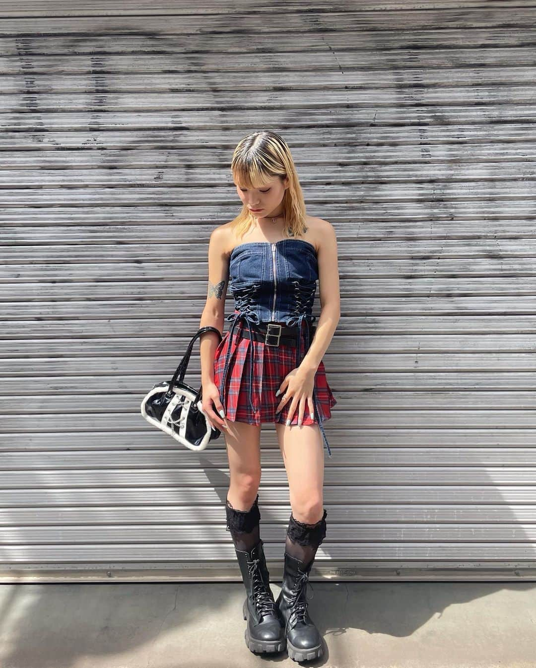 NADIAさんのインスタグラム写真 - (NADIAInstagram)「⭐︎NEW IN⭐︎  denim tops🎀 ¥6,090(tax in)  check skirt❤️ ¥6,690(tax in)  enamel handbag 👜☁️ ¥6,190(tax in)  その他アイテムもすべてNadiaのものになります♪ ご来店心よりお待ちしております🖤 @nadia_corazon  #nadia#harajuku#tokyo #fashion#punkgirl #ナディア#原宿#東京」9月3日 12時11分 - nadia_corazon