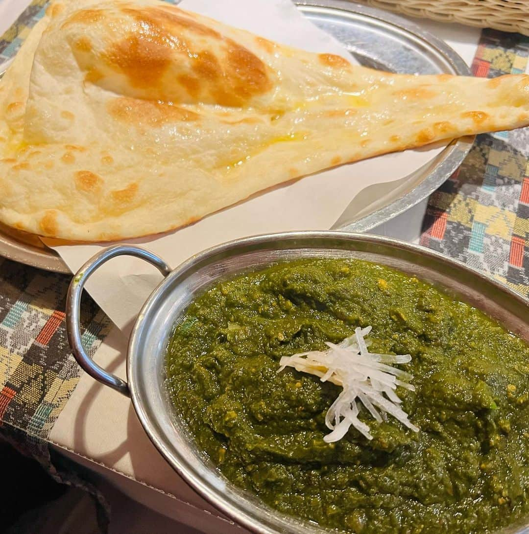 佐藤彩さんのインスタグラム写真 - (佐藤彩Instagram)「この夏にお店で食べたカレーたち🍛 幸せだった思い出をカメラロールで振り返ってみました！  開拓できたお店もあったし どれも個性が光っていて美味しかったなぁ☺️✨ .  番組でもお話ししましたが！ カレー大好きな私にとって待ちに待ったイベントが 金曜日から始まります！！  札幌カリーキングダム2023🍛✨✨ (@sapporo_curry_kingdom )  オータムフェストの期間中 大通西5丁目では、日替わりで1日4店舗のスパイスカレーが楽しめるのです😳！  イベントならでは！ あいがけできるのも嬉しい☺️  昨年は何度か(1人でも)通いまして！ 20種類ものスパイスカレーを味わいました😂🍛  これをきっかけに新規開拓できる喜びも🥹  今年は何種類味わえるかな🤔笑 今から楽しみです🙌  9月、私からスパイスの香りがしてくるかもしれませんね！笑  #カリーキングダム #札幌カリーキングダム #札幌カリーキングダム2023 #オータムフェスト #大通公園 #スパイスカレー #札幌スパイスカレー #札幌カレー #カレー好き #スパイスカレー好き #スパイスのある暮らし #最後の1枚は #雨竜沼湿原で食べたグリーンカレー #これも最高だった」9月3日 12時05分 - hbc_ayasato