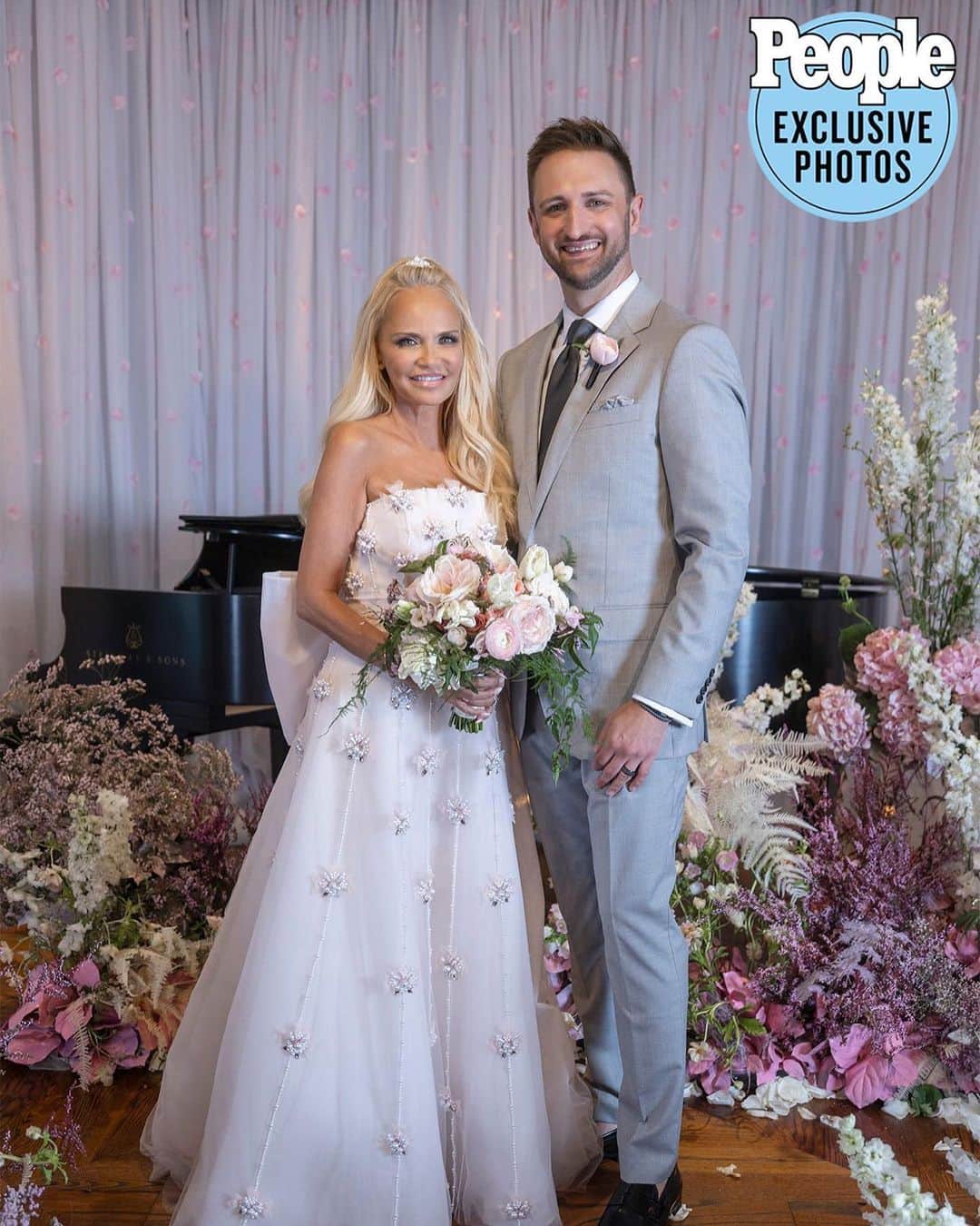 People Magazineさんのインスタグラム写真 - (People MagazineInstagram)「Kristin Chenoweth is married! 💍 The Tony and Emmy award-winning actress and singer said “I do” to her musician husband Josh Bryant in a romantic wedding ceremony in Dallas, Texas earlier today.  “I have been a self-proclaimed bachelorette my whole life,” Chenoweth tells PEOPLE. “I was never going to get married. I even got engaged before and couldn't do it. Until I met Josh. Then I was like, ‘Why would I ever let this guy go?’ I’m so blessed.”  Read up on all of the exclusive details by tapping the link in our bio! | 📷 : @dalebenfield」9月3日 12時07分 - people