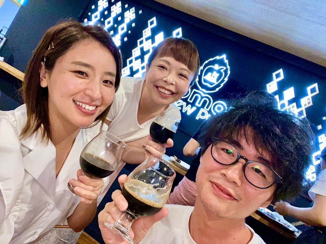 のインスタグラム：「. #ABA番組祭 打ち上げ 最後の写真。  #ハレのちあした 火曜日 ◯MC 香田遼平さん  ◯アナウンサー 坂本佳子さん ◯おやつロケ 私 3人仲良く乾杯🍻  #この写真を撮った頃にはもう黒ビールこぼしてました #ぼんさんごめんね #5個前のpost見てね  2枚目の写真↓ #春にも一度ハレのち火曜日のみんなで集まったよ」