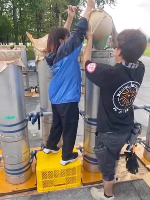 寺本明日香のインスタグラム：「モエレ沼芸術花火の設営ボランティアにて1尺玉を入れさせていただきました🎇貴重な体験😳」